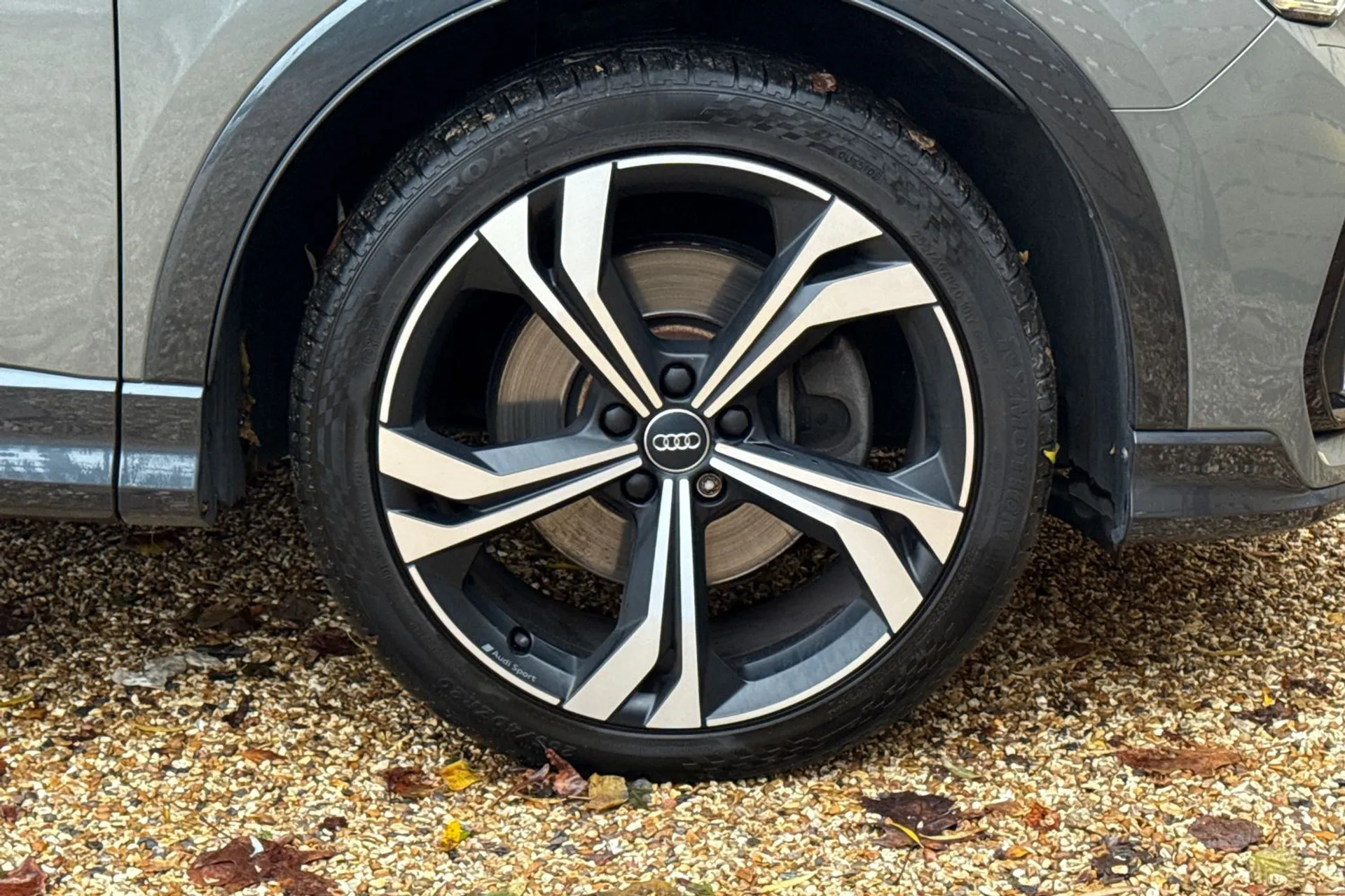 Audi Q3 thumbnail image number 14