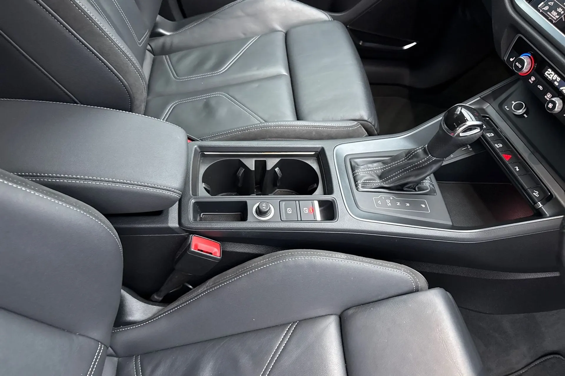 Audi Q3 thumbnail image number 43