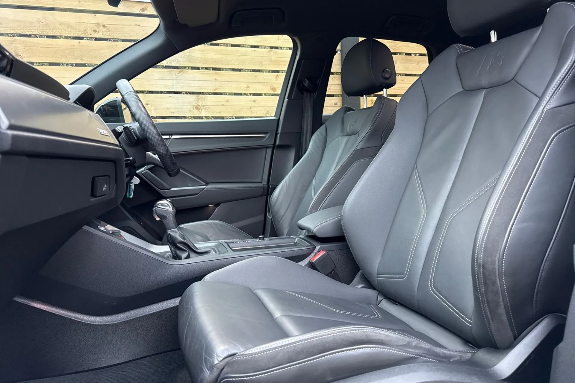 Audi Q3 thumbnail image number 30