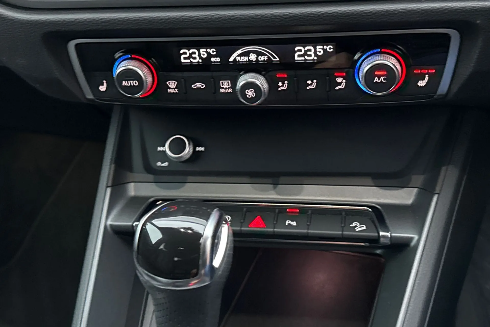 Audi Q3 thumbnail image number 41