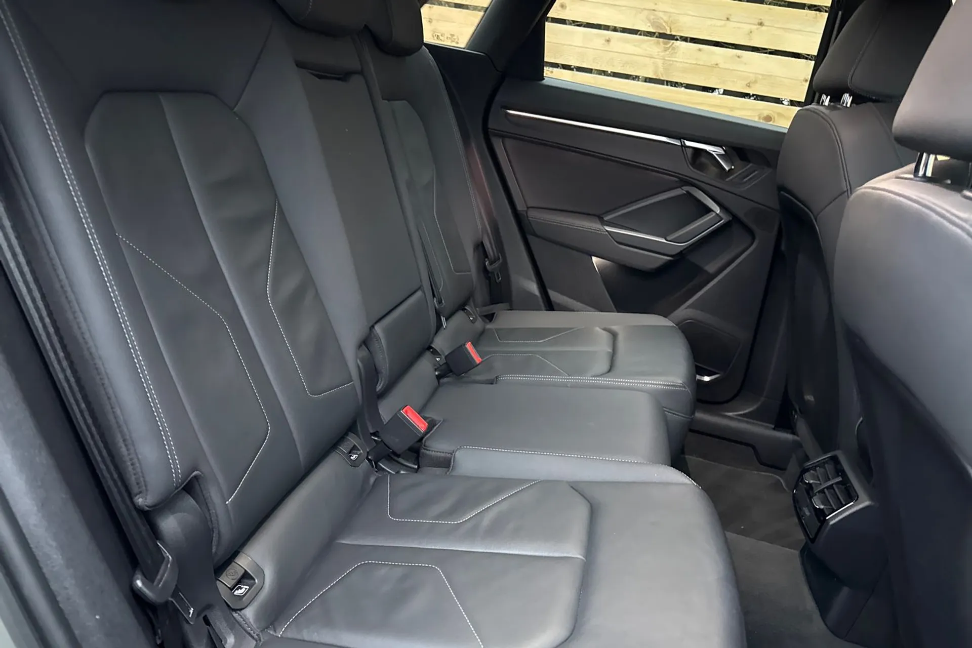 Audi Q3 thumbnail image number 24