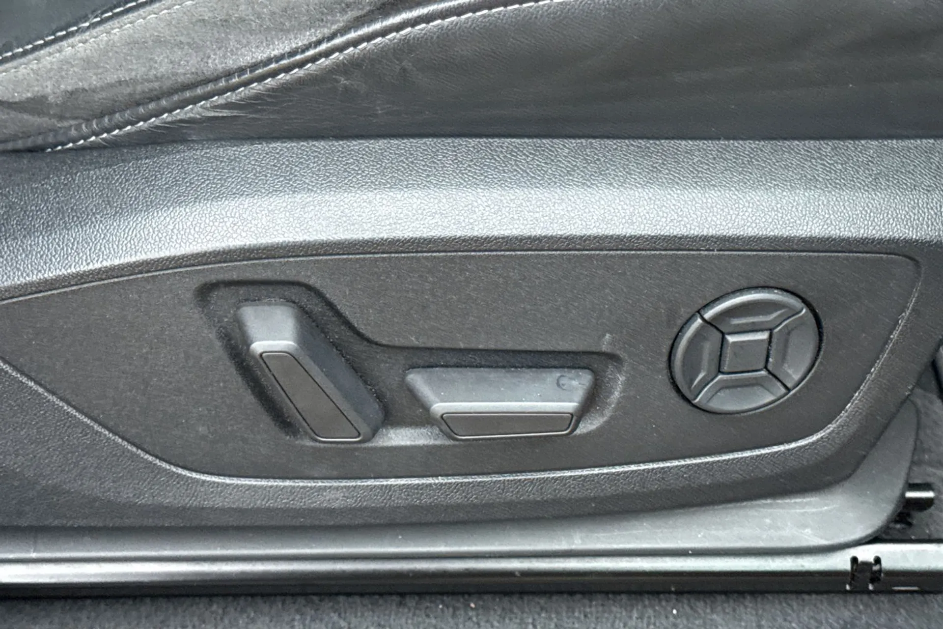 Audi Q3 thumbnail image number 46