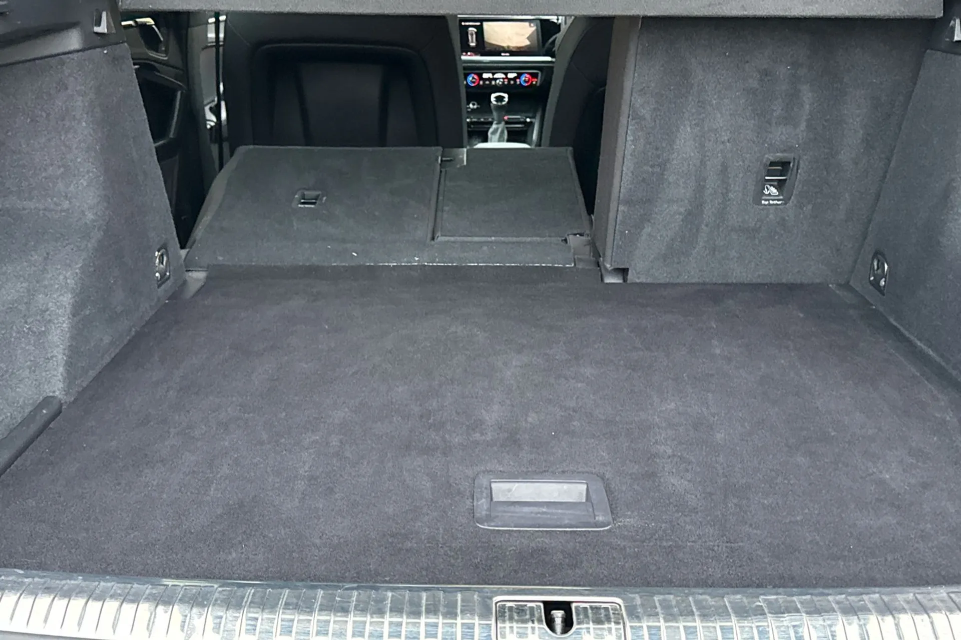 Audi Q3 thumbnail image number 23