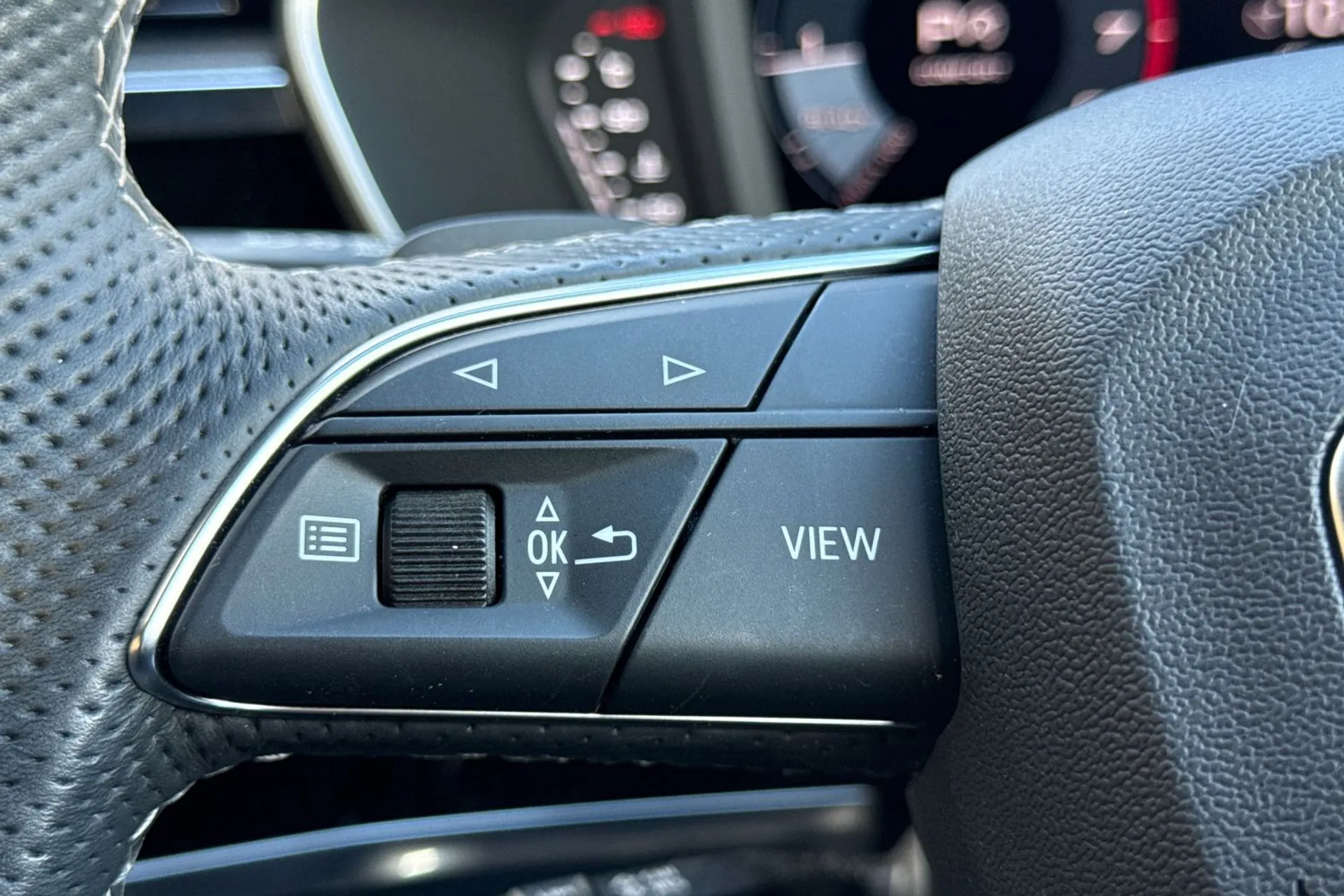 Audi Q3 thumbnail image number 38