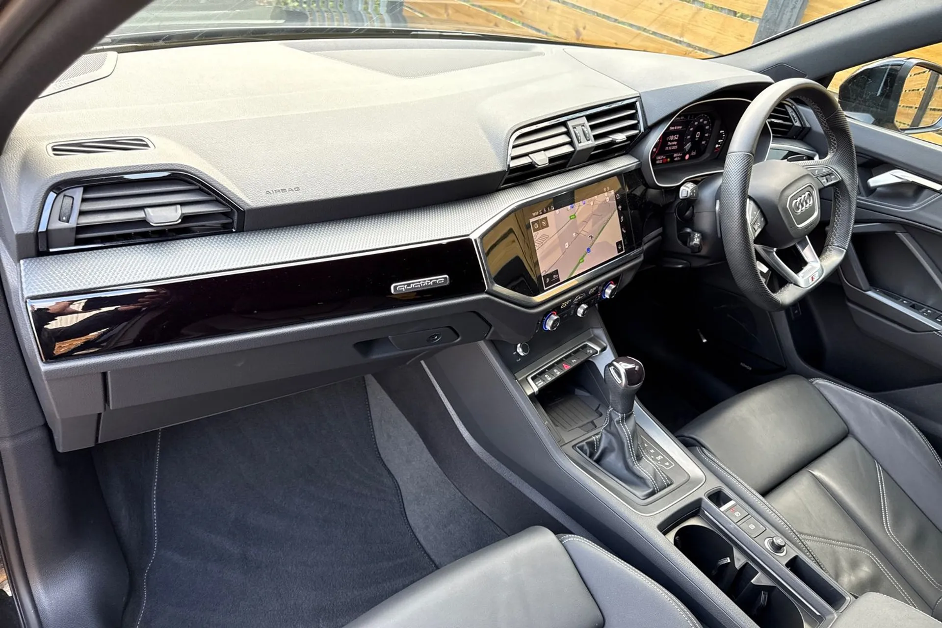 Audi Q3 thumbnail image number 29