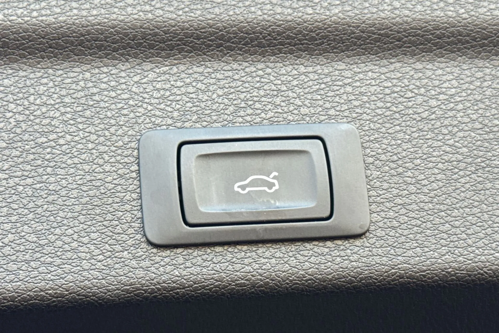 Audi Q3 thumbnail image number 22