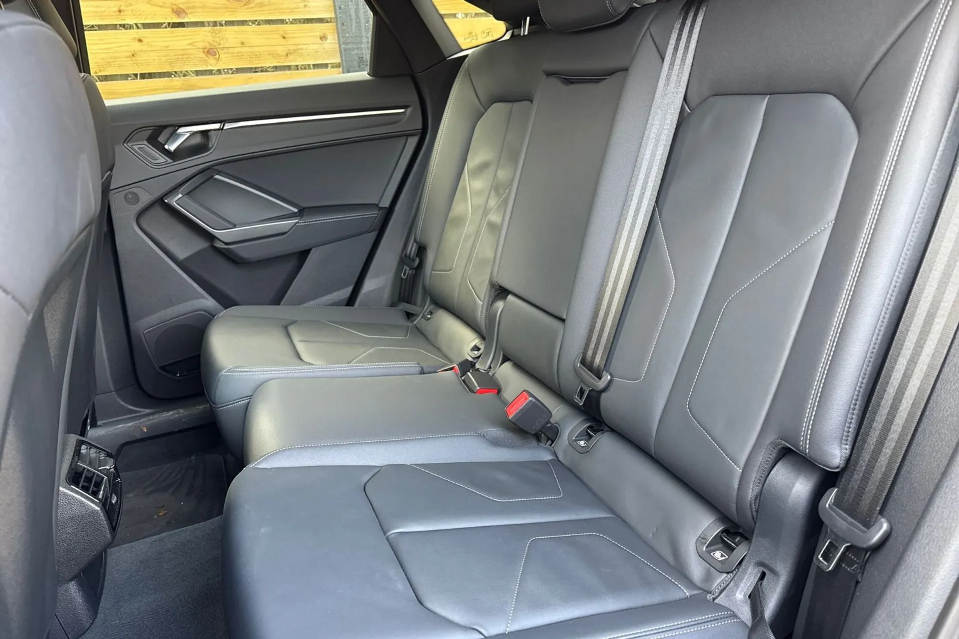 Audi Q3 thumbnail image number 32