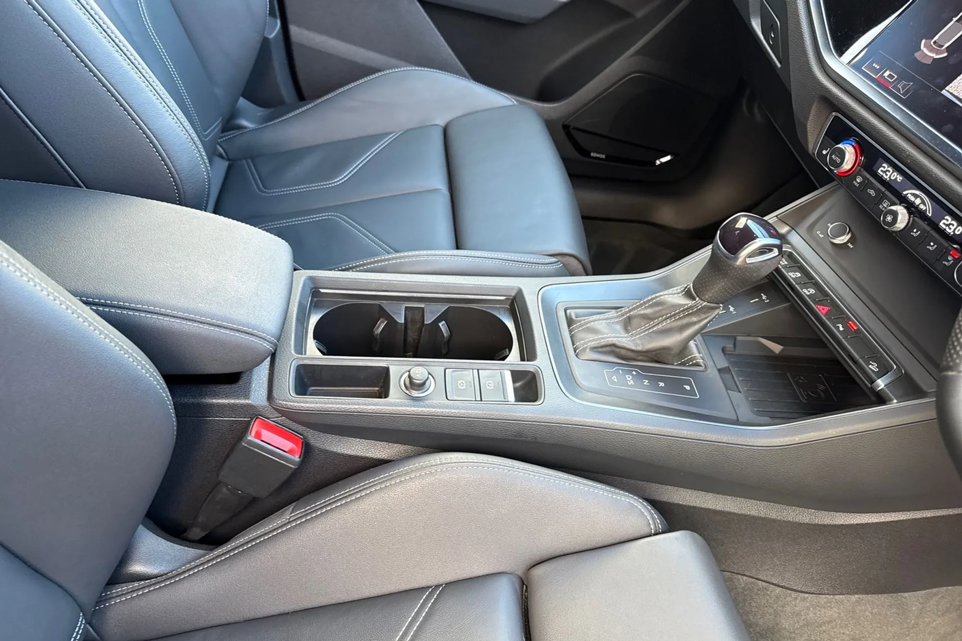 Audi Q3 thumbnail image number 42