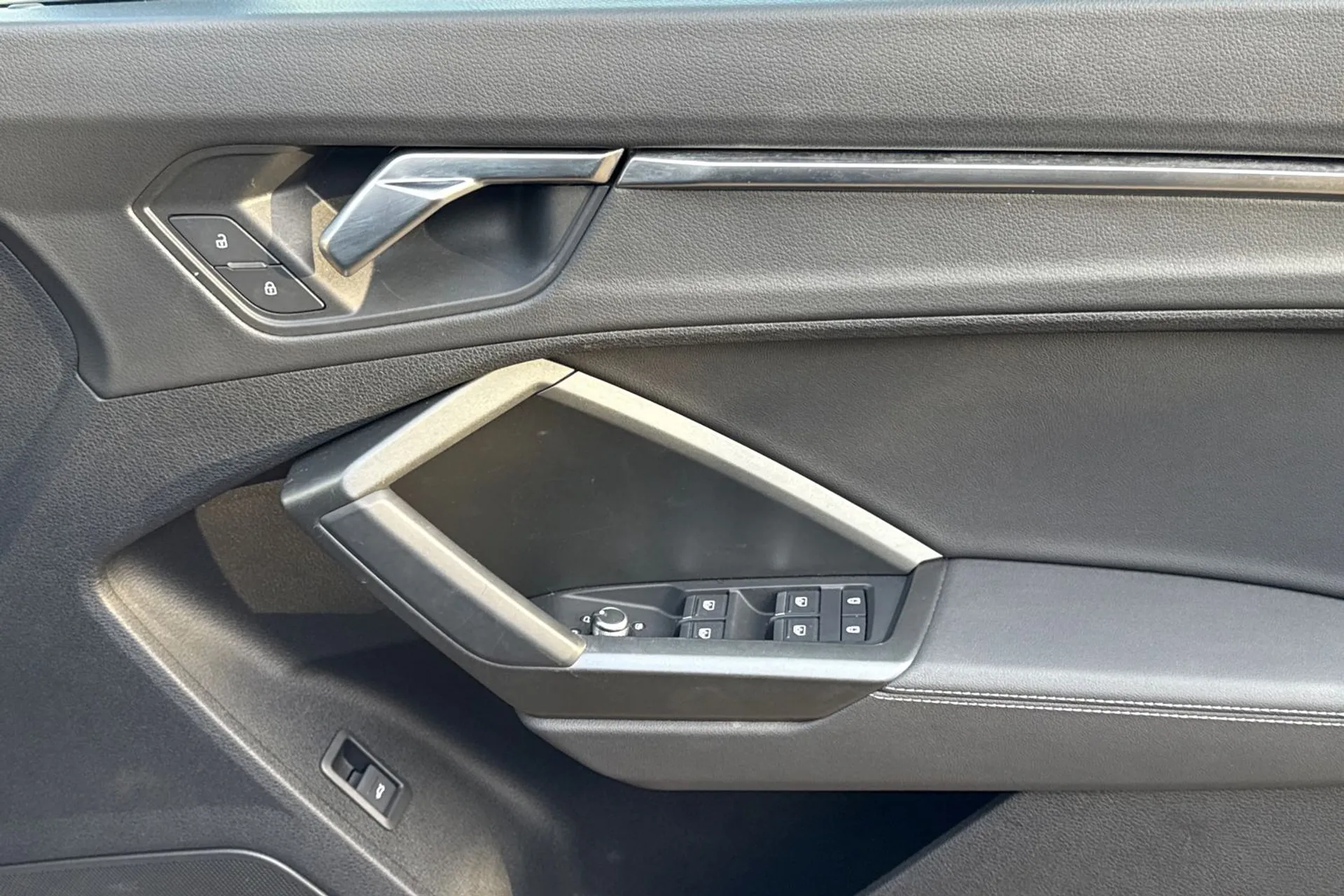 Audi Q3 thumbnail image number 41