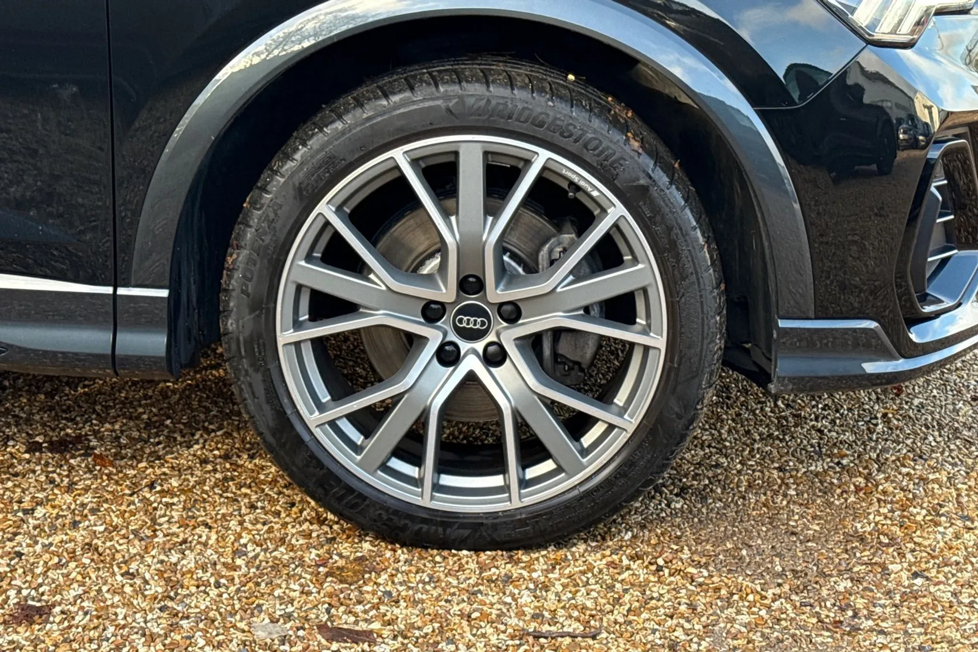 Audi Q3 thumbnail image number 14