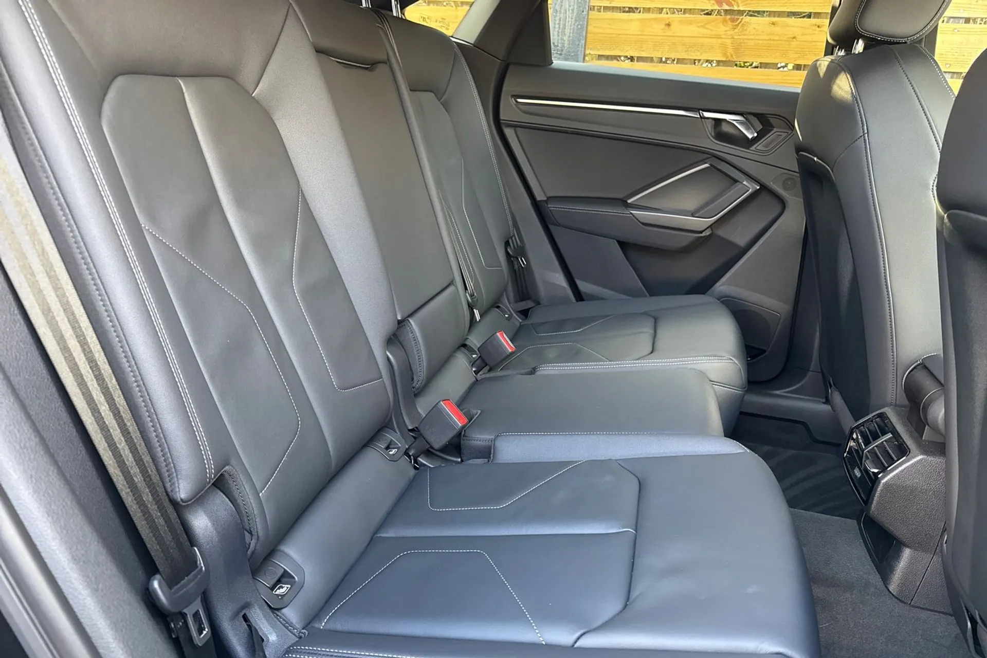 Audi Q3 thumbnail image number 24