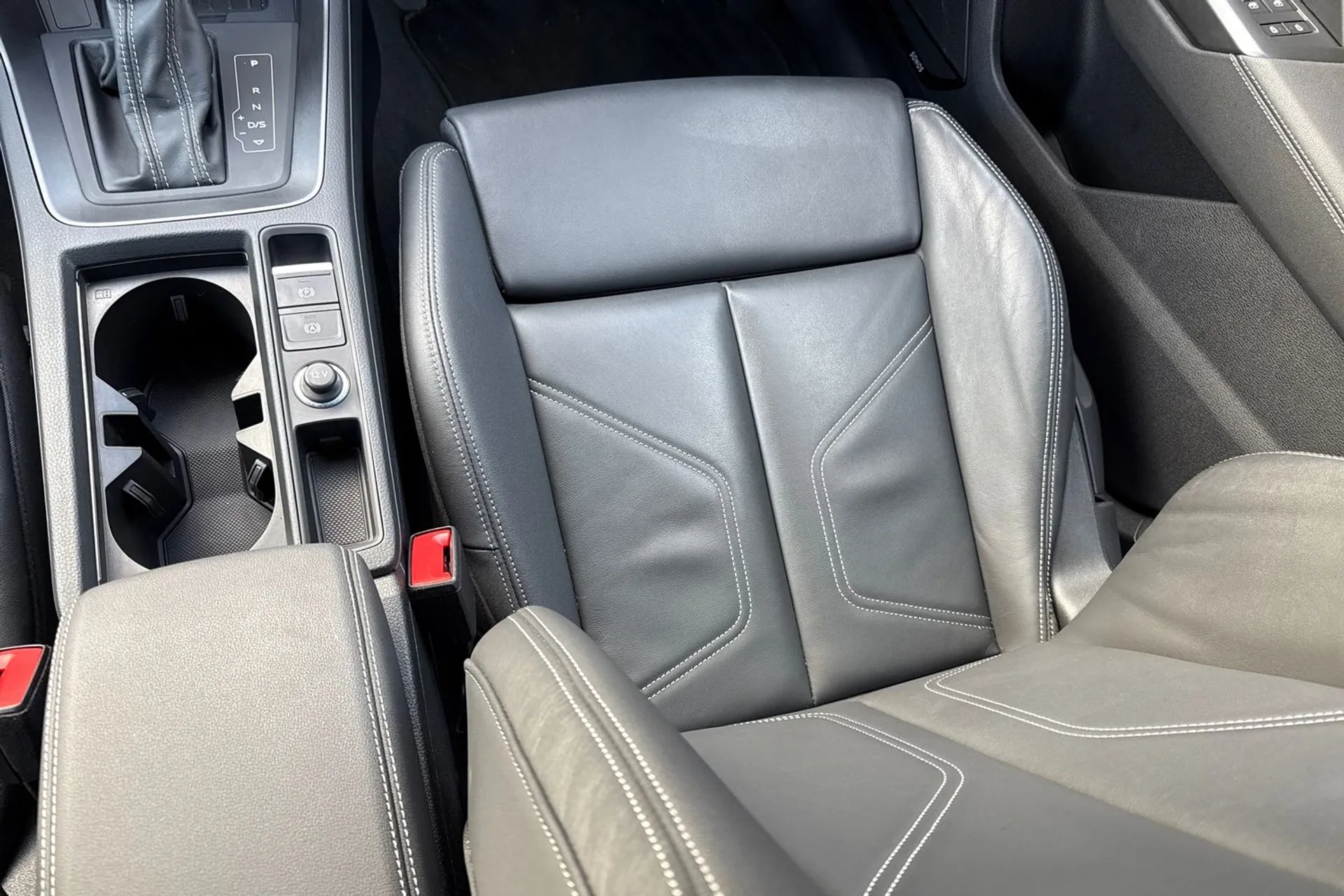 Audi Q3 thumbnail image number 35