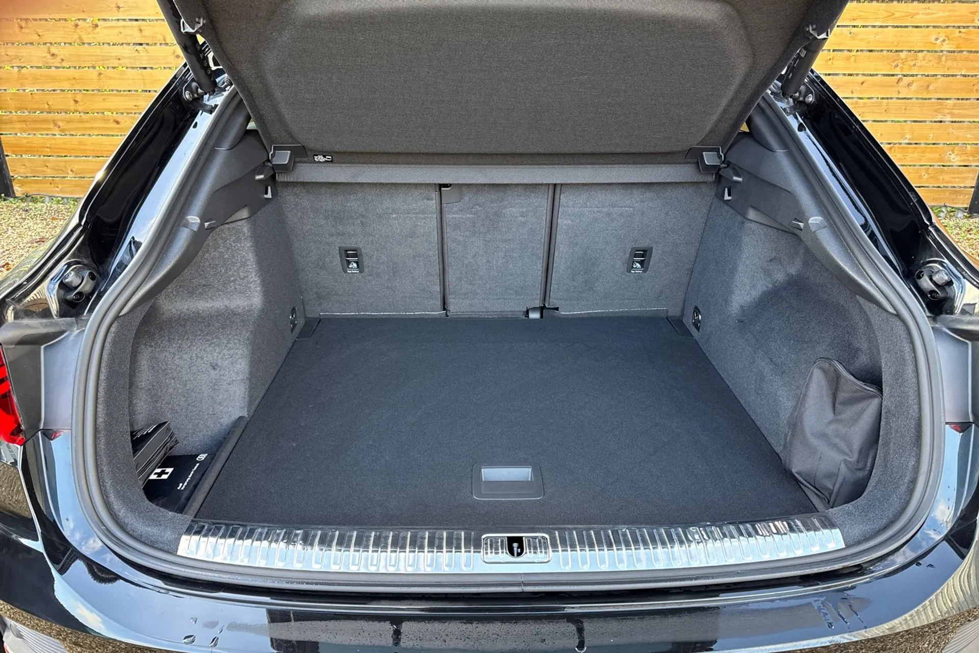 Audi Q3 thumbnail image number 21