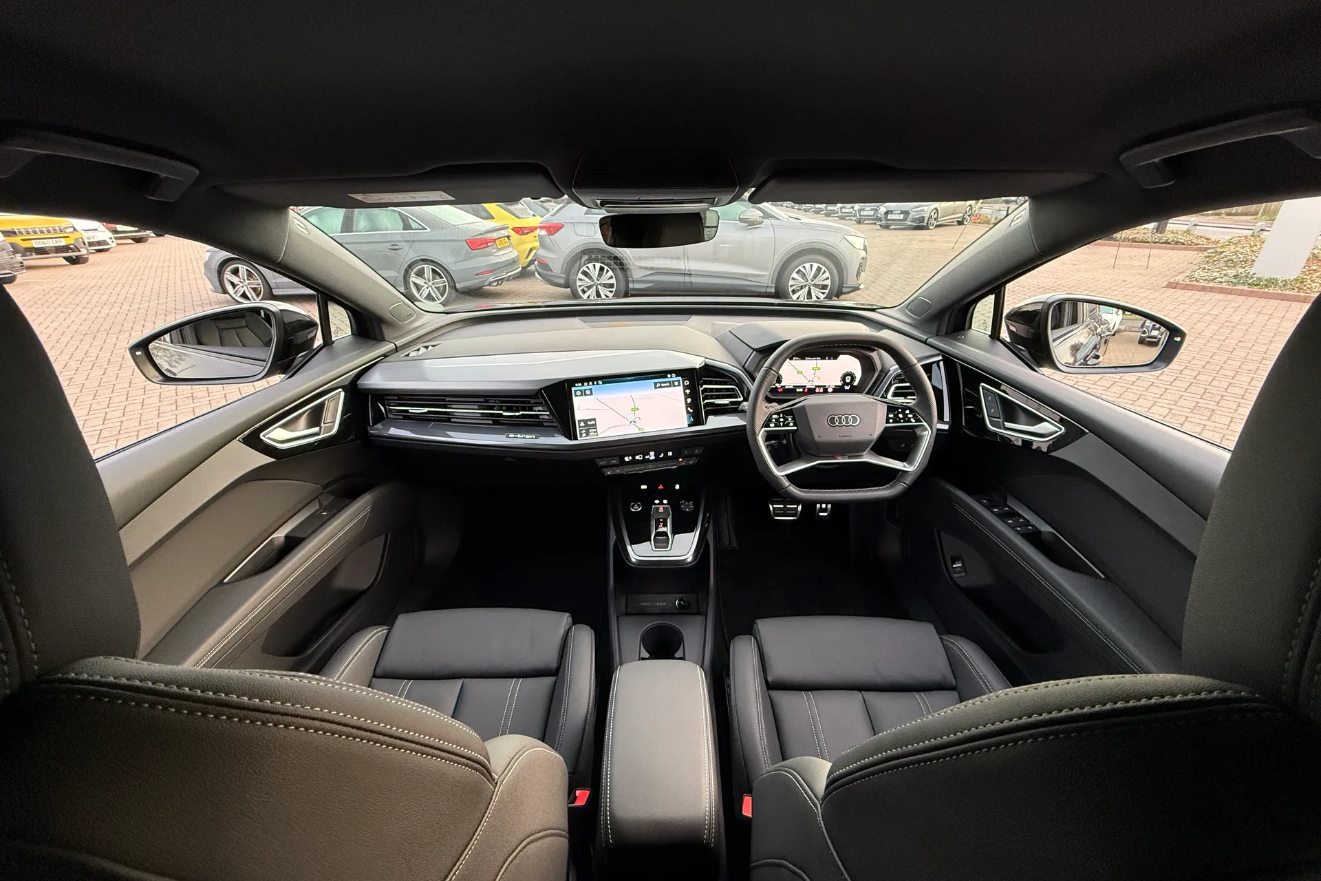 Audi Q4 thumbnail image number 3