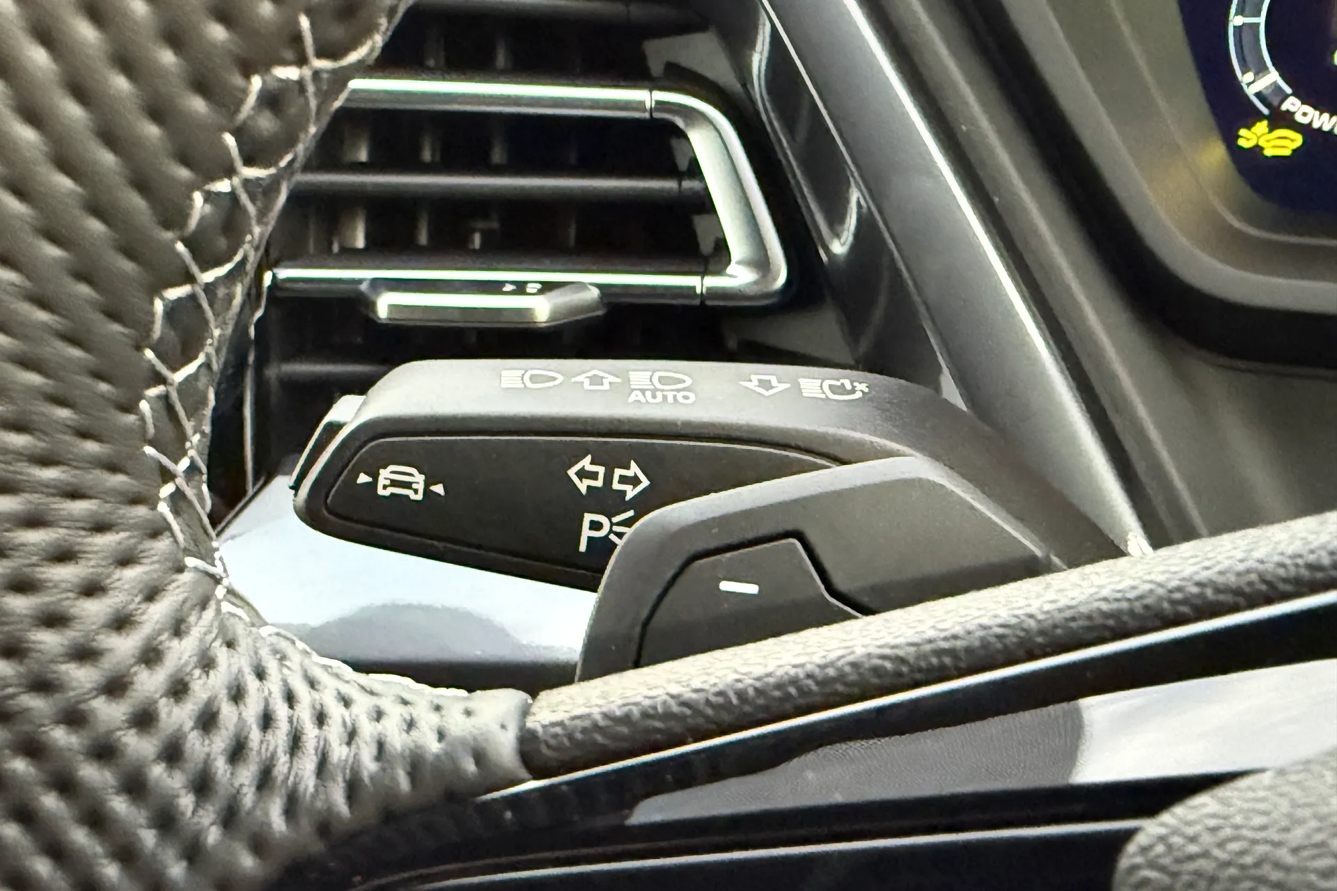 Audi Q4 thumbnail image number 17