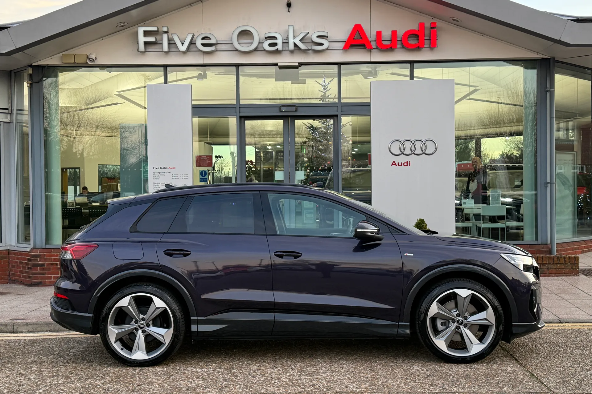 Audi Q4 thumbnail image number 2
