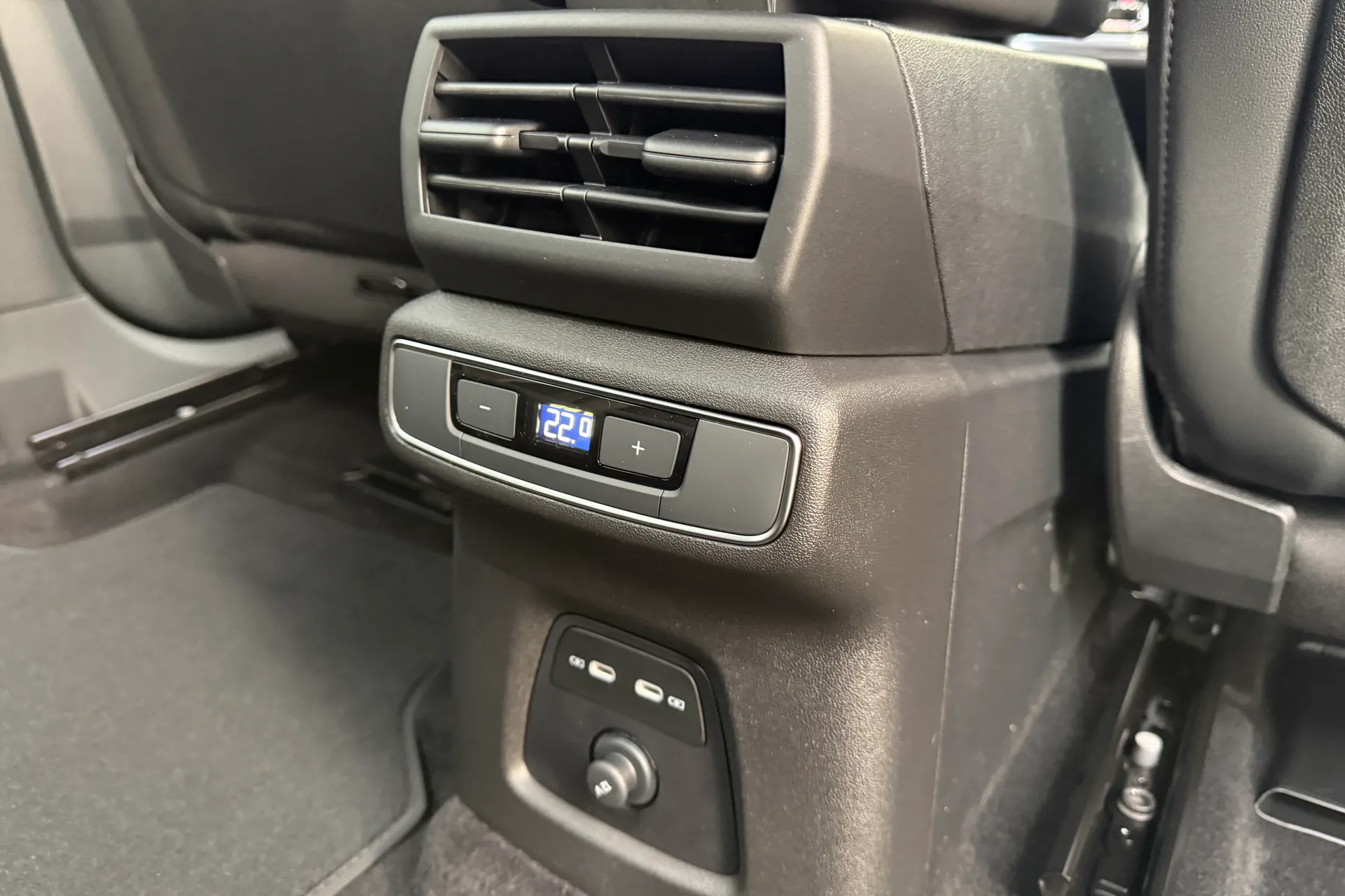 Audi Q4 thumbnail image number 48