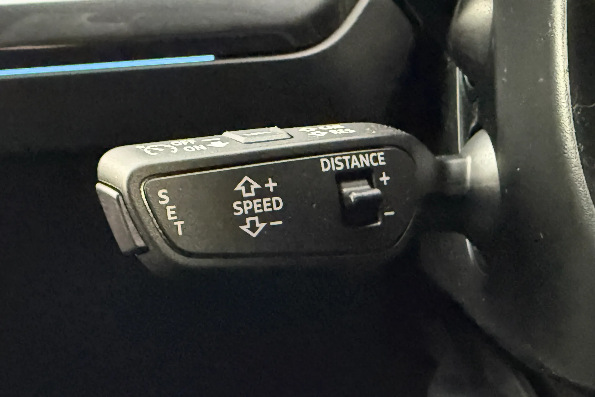 Audi Q4 thumbnail image number 16