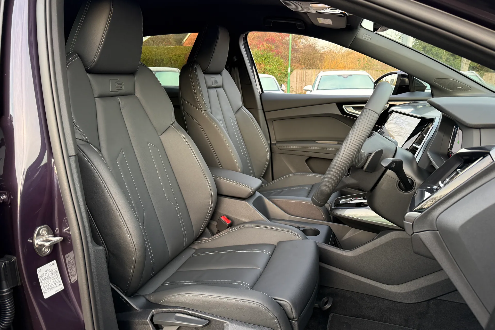 Audi Q4 thumbnail image number 26