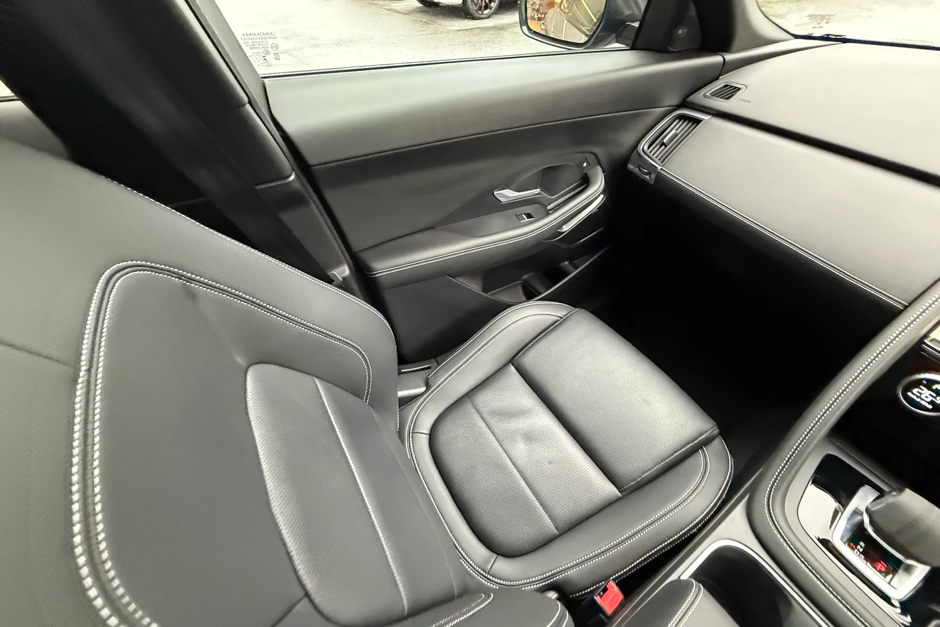 Jaguar E-PACE thumbnail image number 13