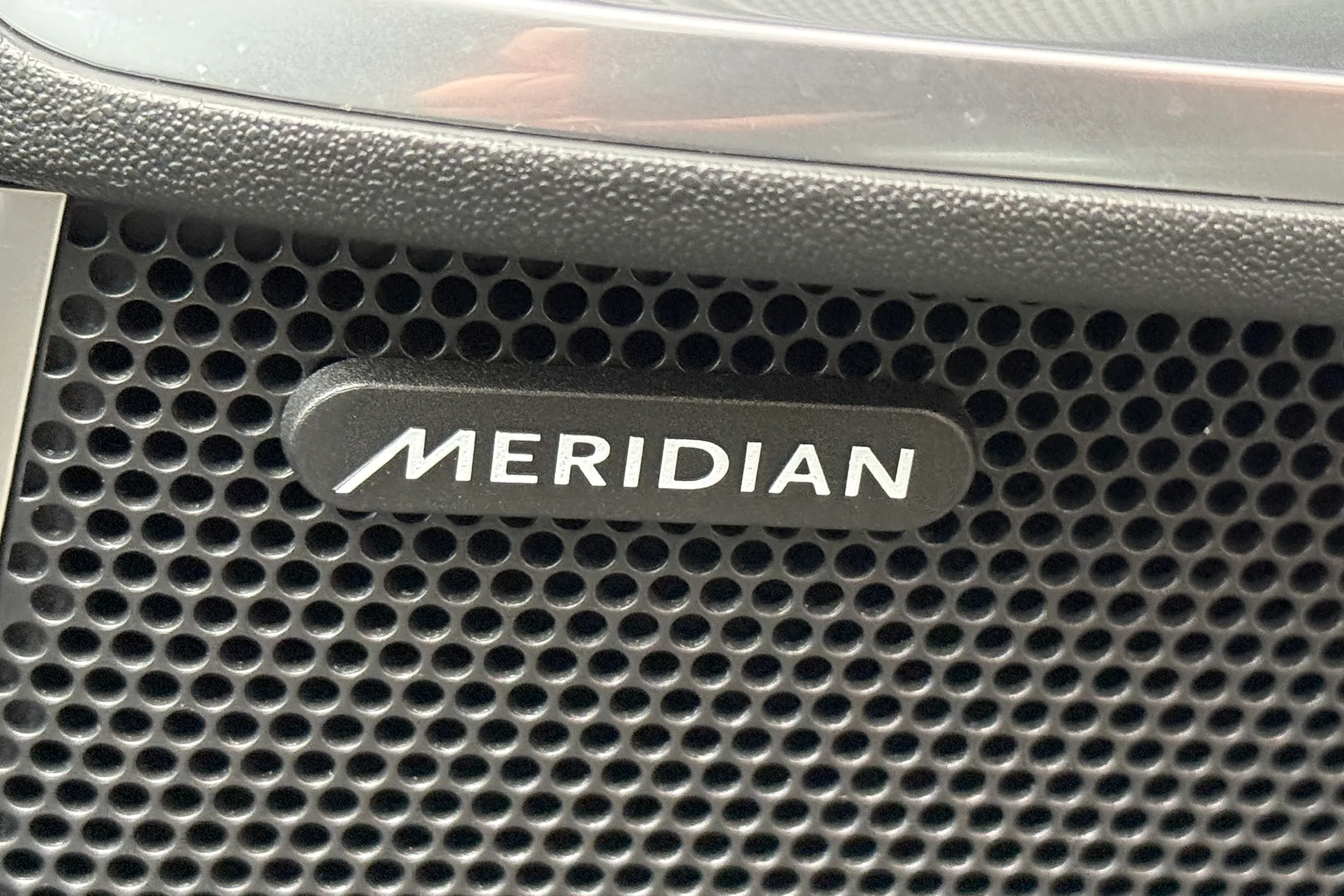 Jaguar E-PACE thumbnail image number 21