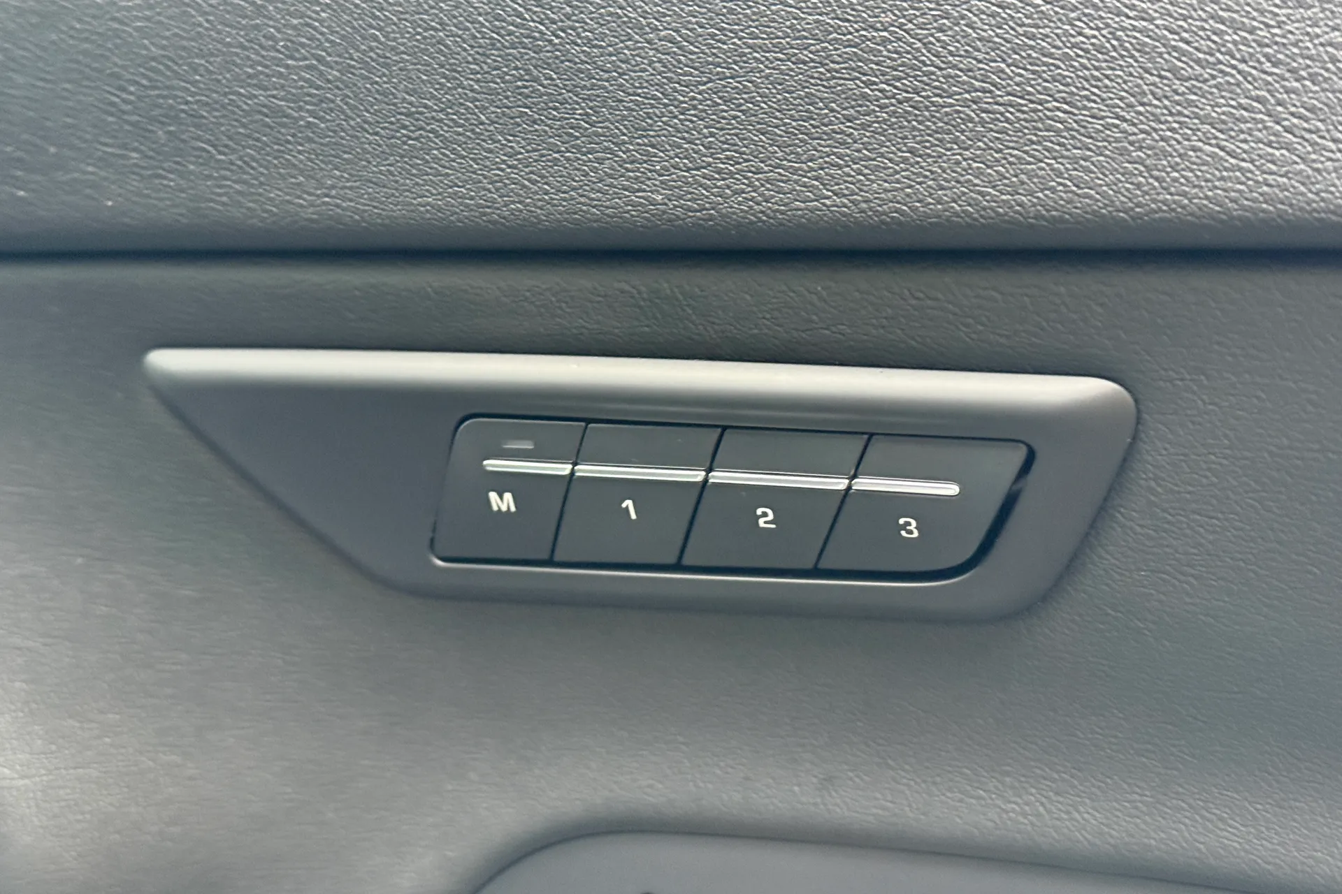 Jaguar E-PACE thumbnail image number 49