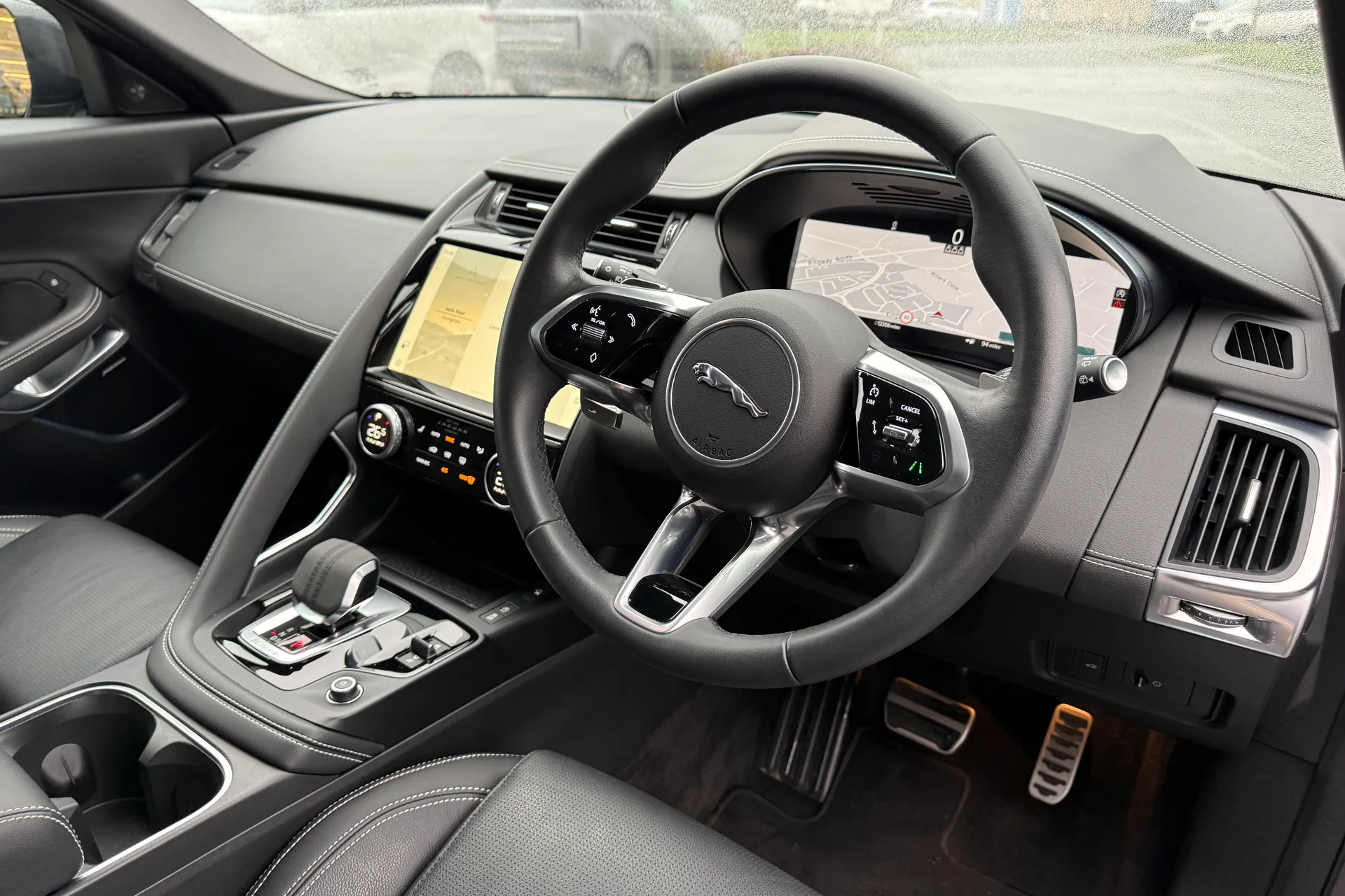 Jaguar E-PACE thumbnail image number 31