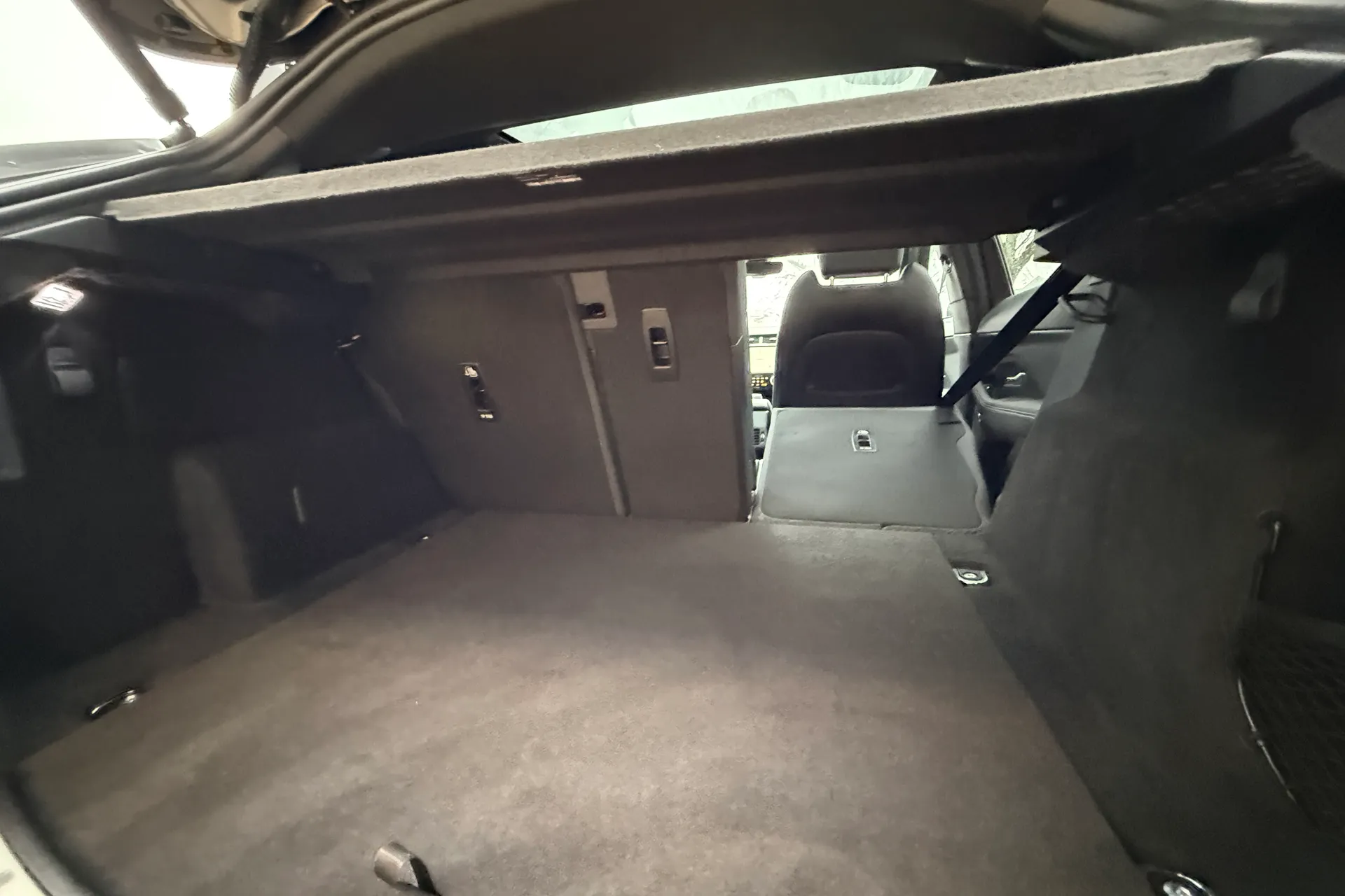 Jaguar E-PACE thumbnail image number 41