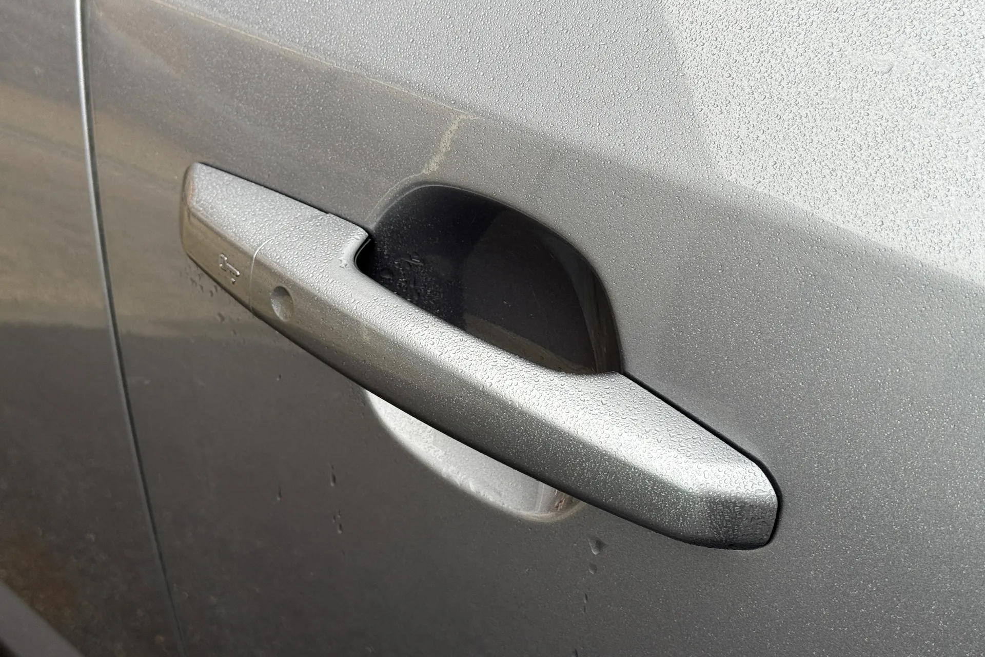 Jaguar E-PACE thumbnail image number 37