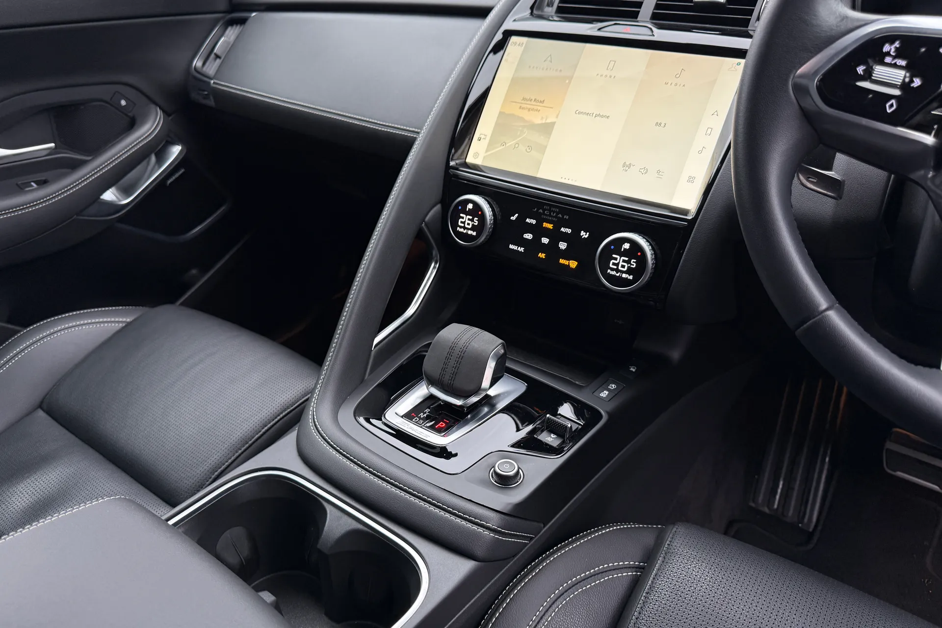 Jaguar E-PACE thumbnail image number 19