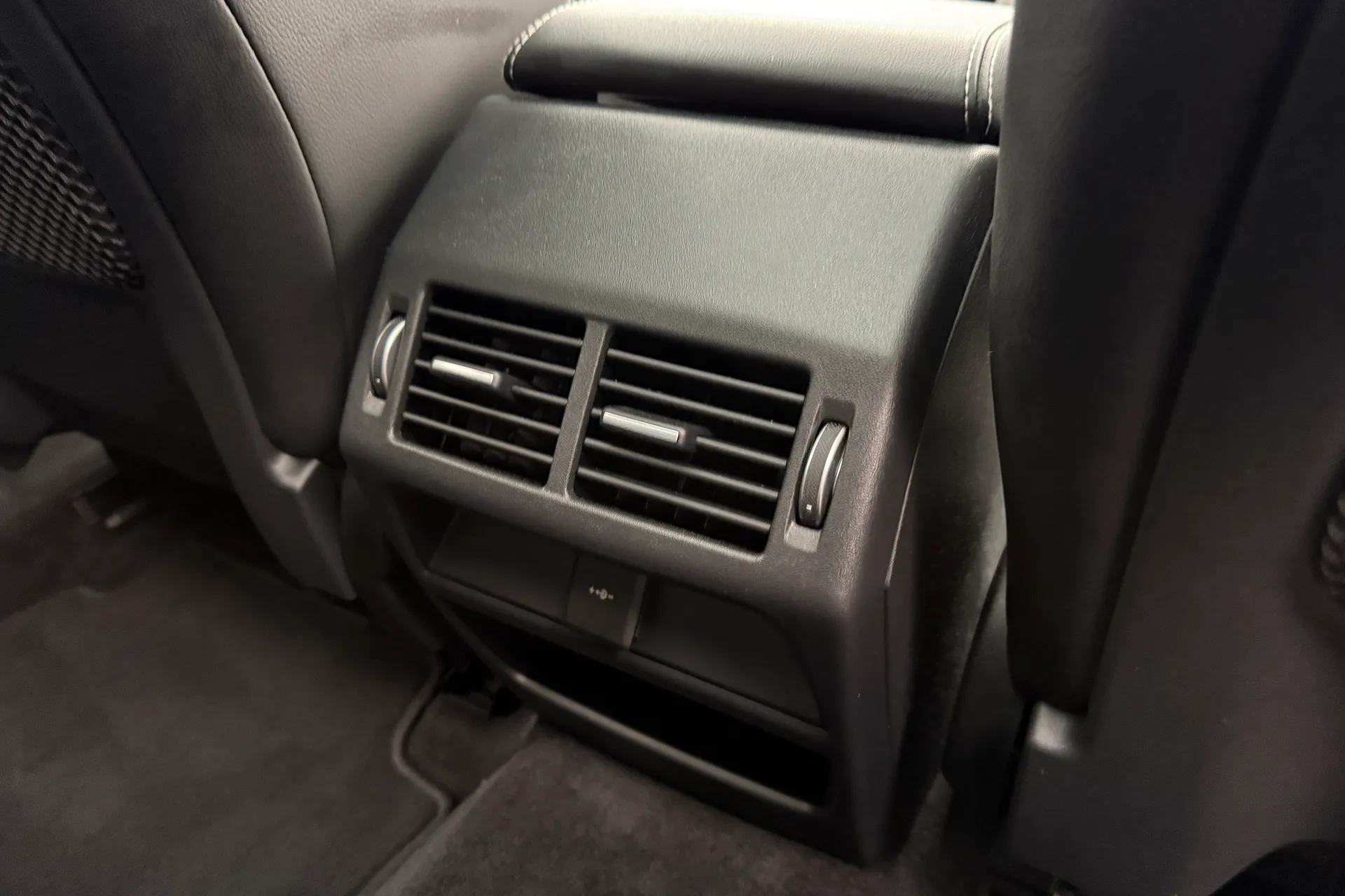 Jaguar E-PACE thumbnail image number 34