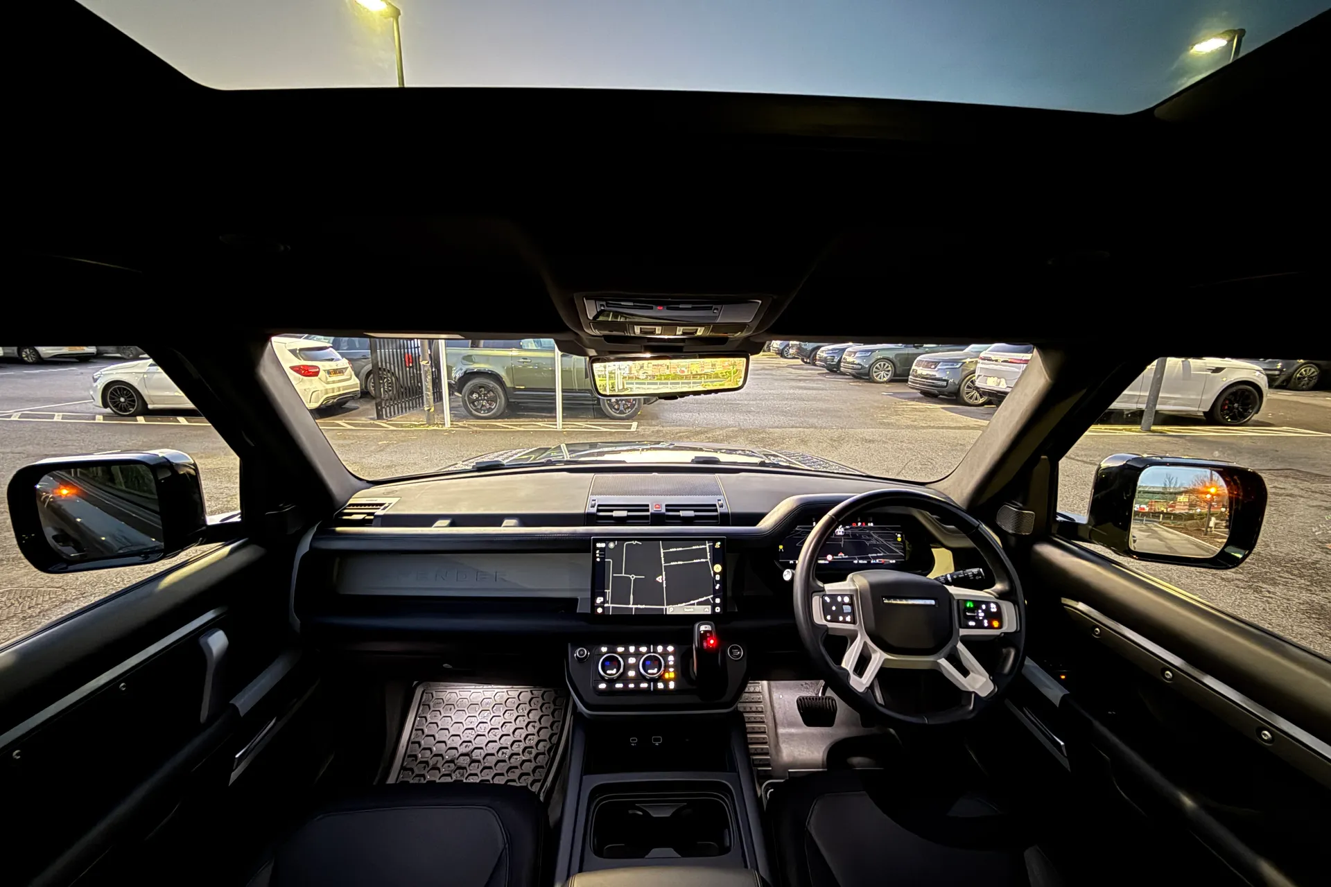 LAND ROVER DEFENDER thumbnail image number 3