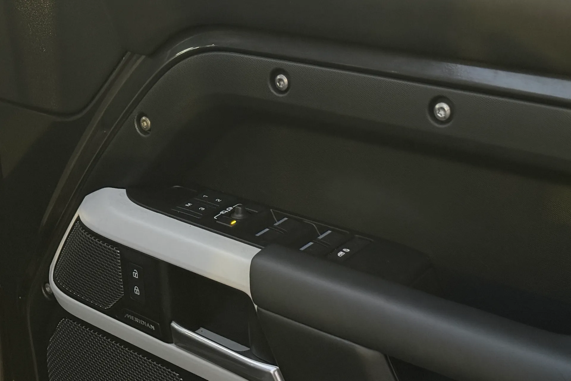 LAND ROVER DEFENDER thumbnail image number 27