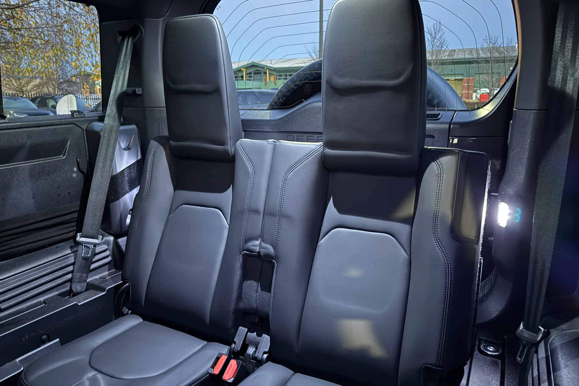 LAND ROVER DEFENDER thumbnail image number 46