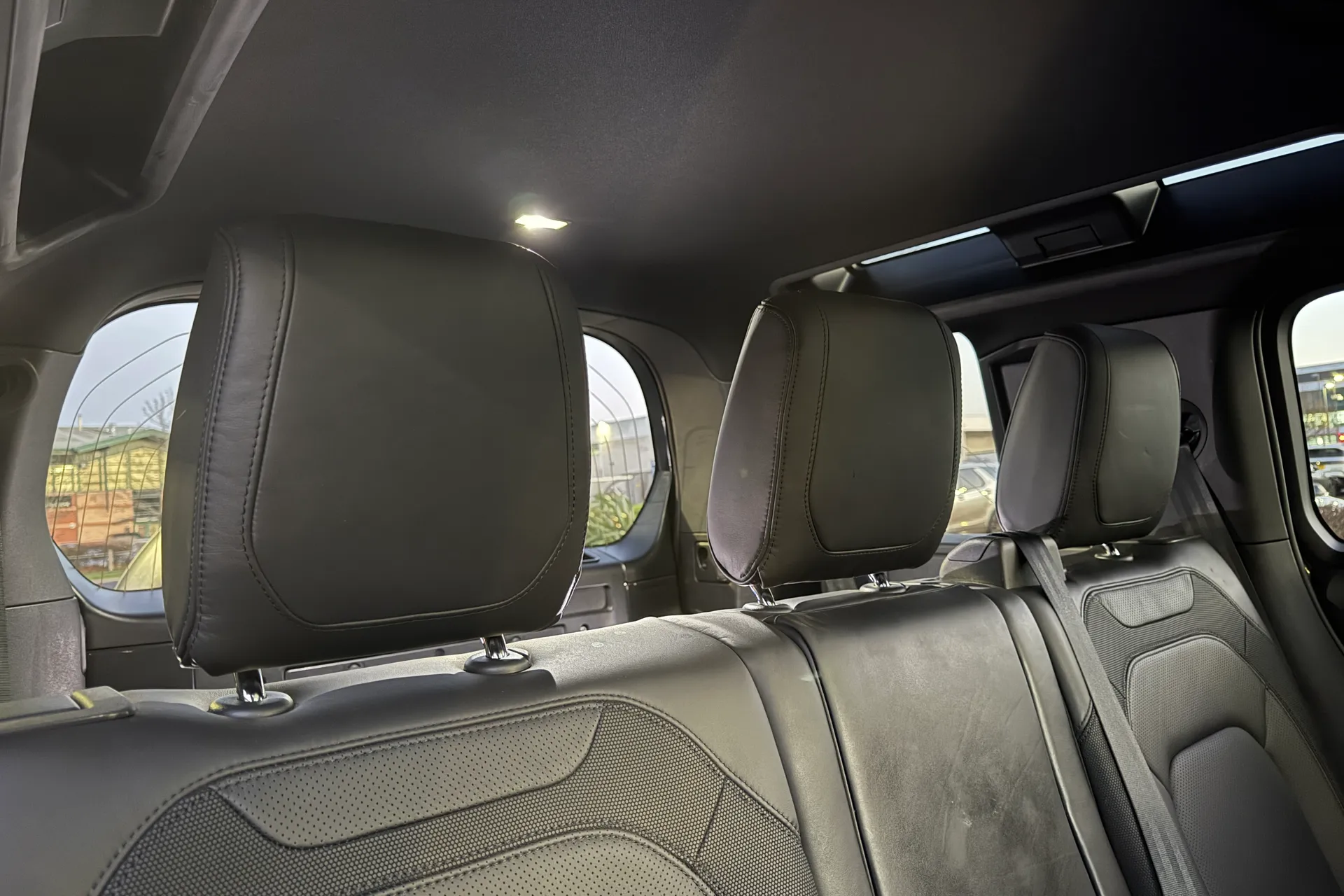 LAND ROVER DEFENDER thumbnail image number 29