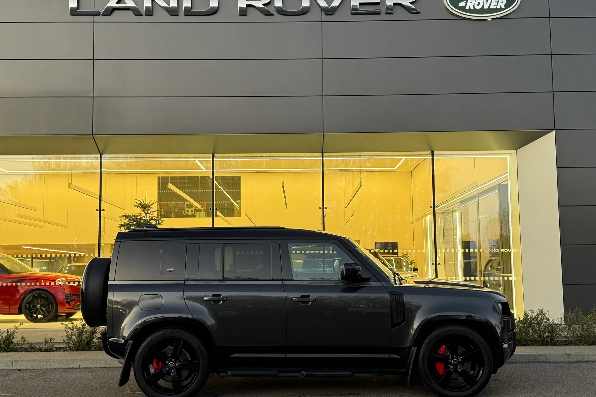 LAND ROVER DEFENDER thumbnail image number 2