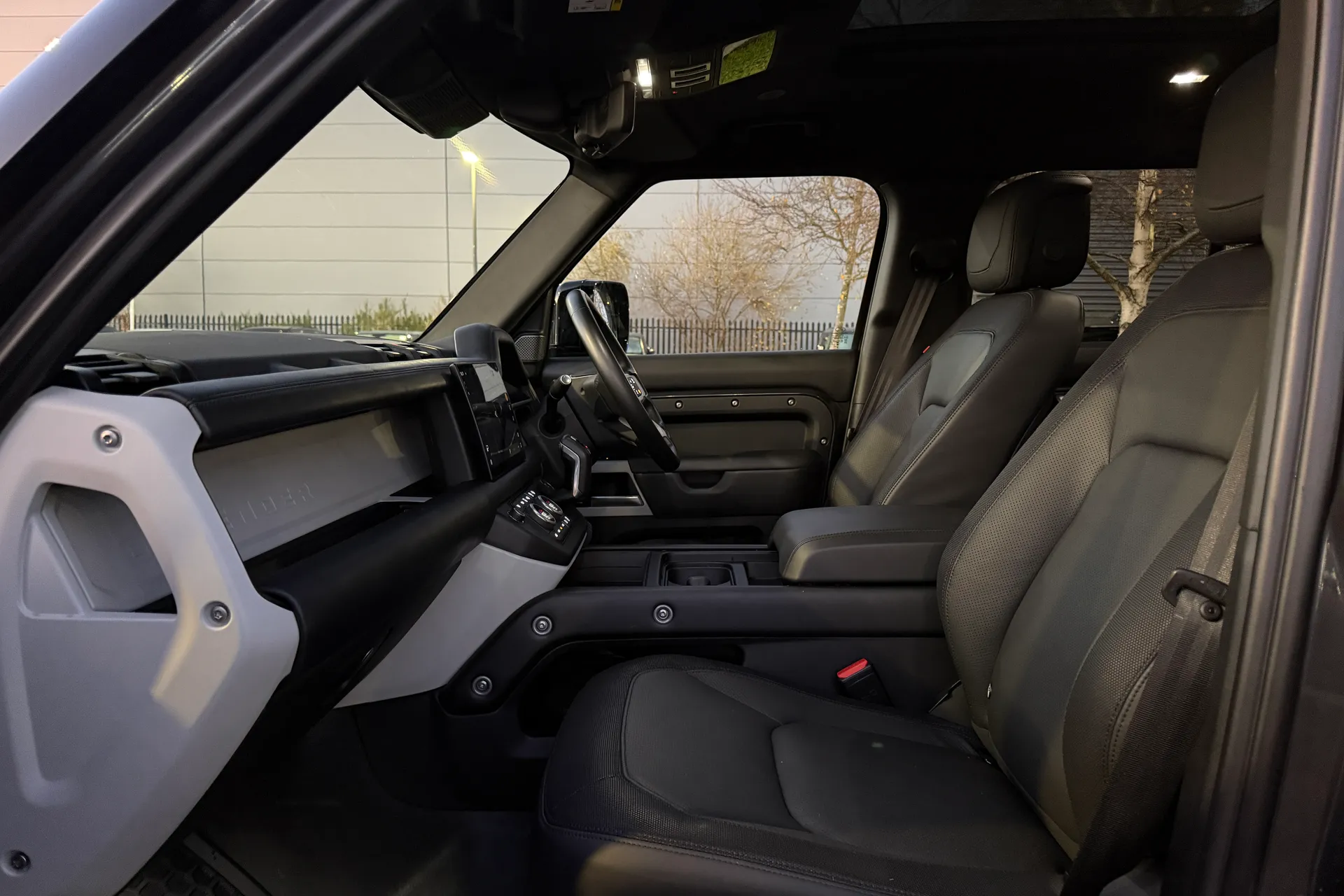 LAND ROVER DEFENDER thumbnail image number 50