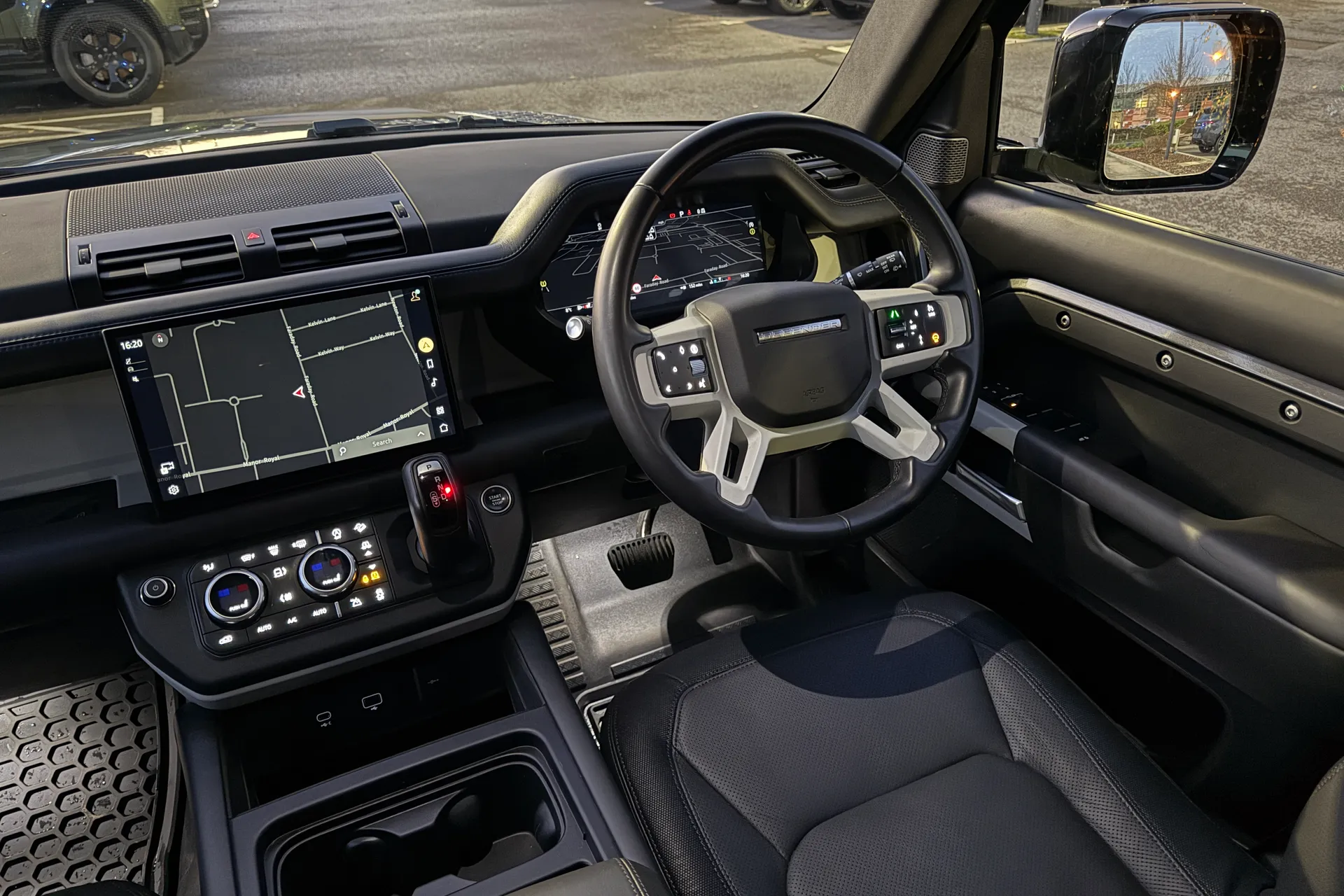 LAND ROVER DEFENDER thumbnail image number 26