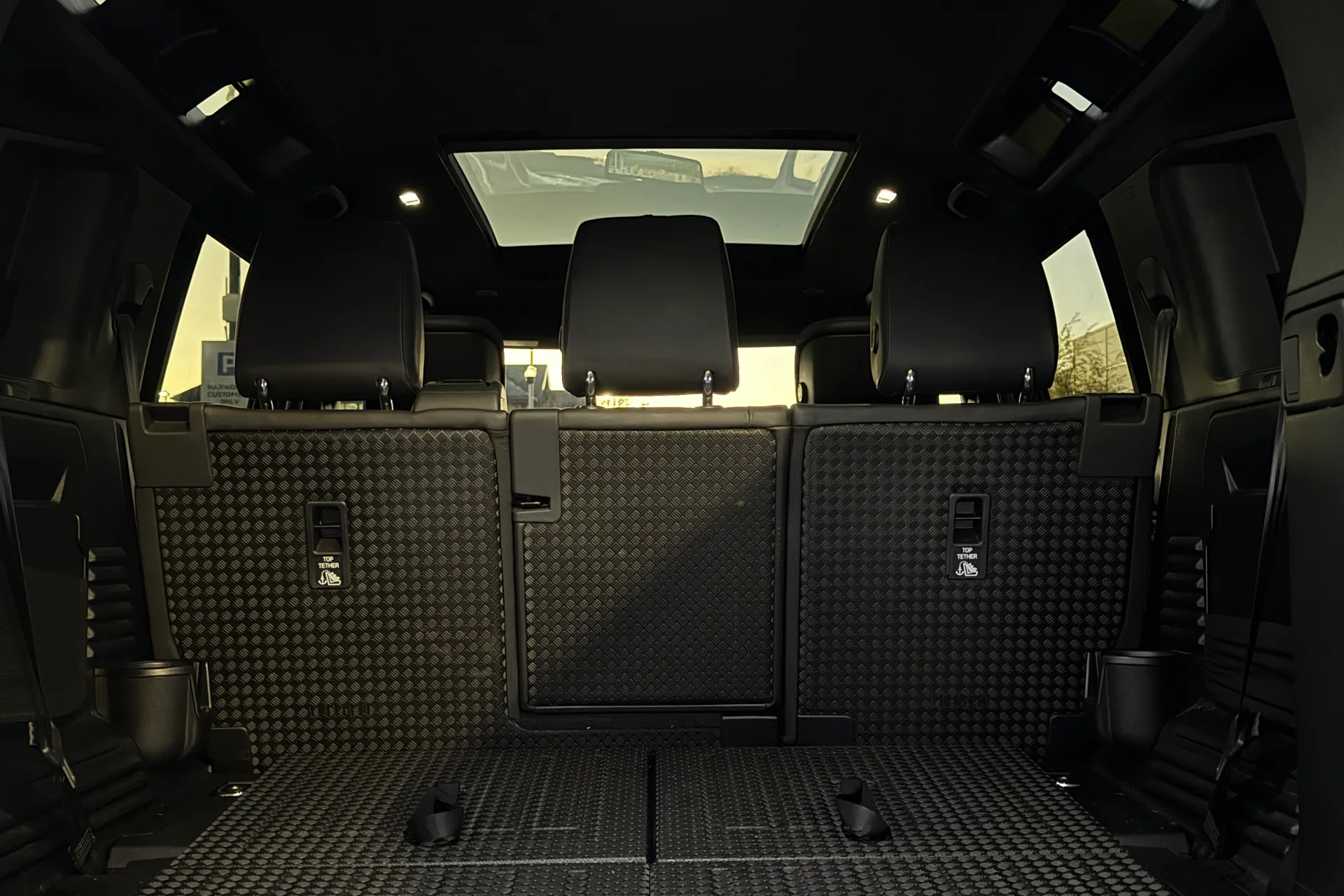 LAND ROVER DEFENDER thumbnail image number 37