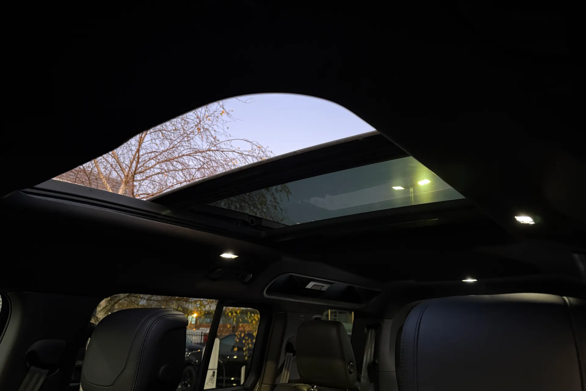 LAND ROVER DEFENDER thumbnail image number 4