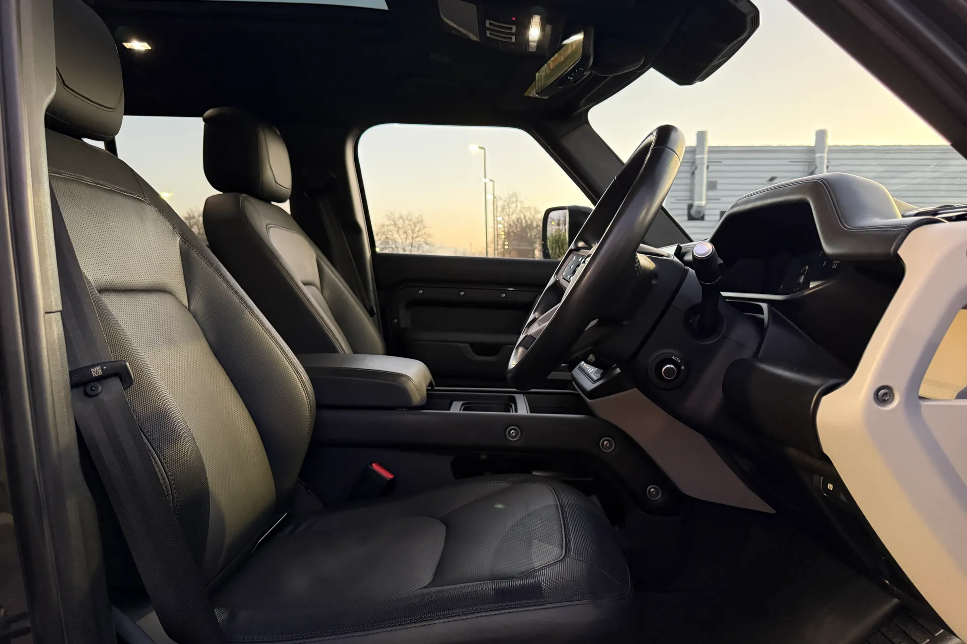 LAND ROVER DEFENDER thumbnail image number 47