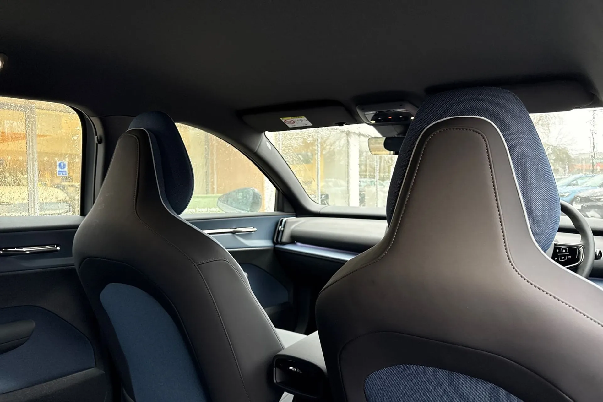 Volvo EX30 thumbnail image number 24