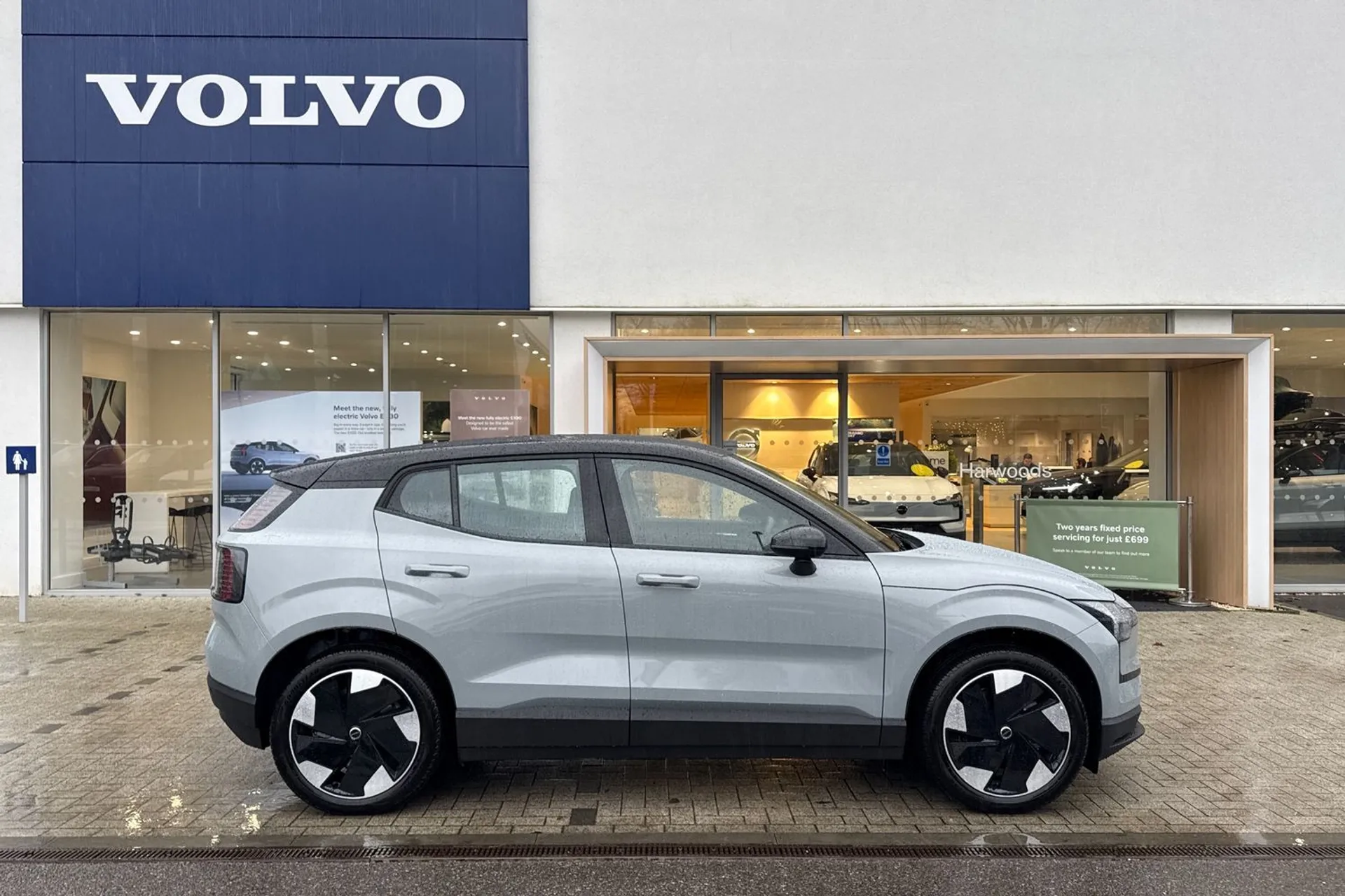 Volvo EX30 thumbnail image number 2