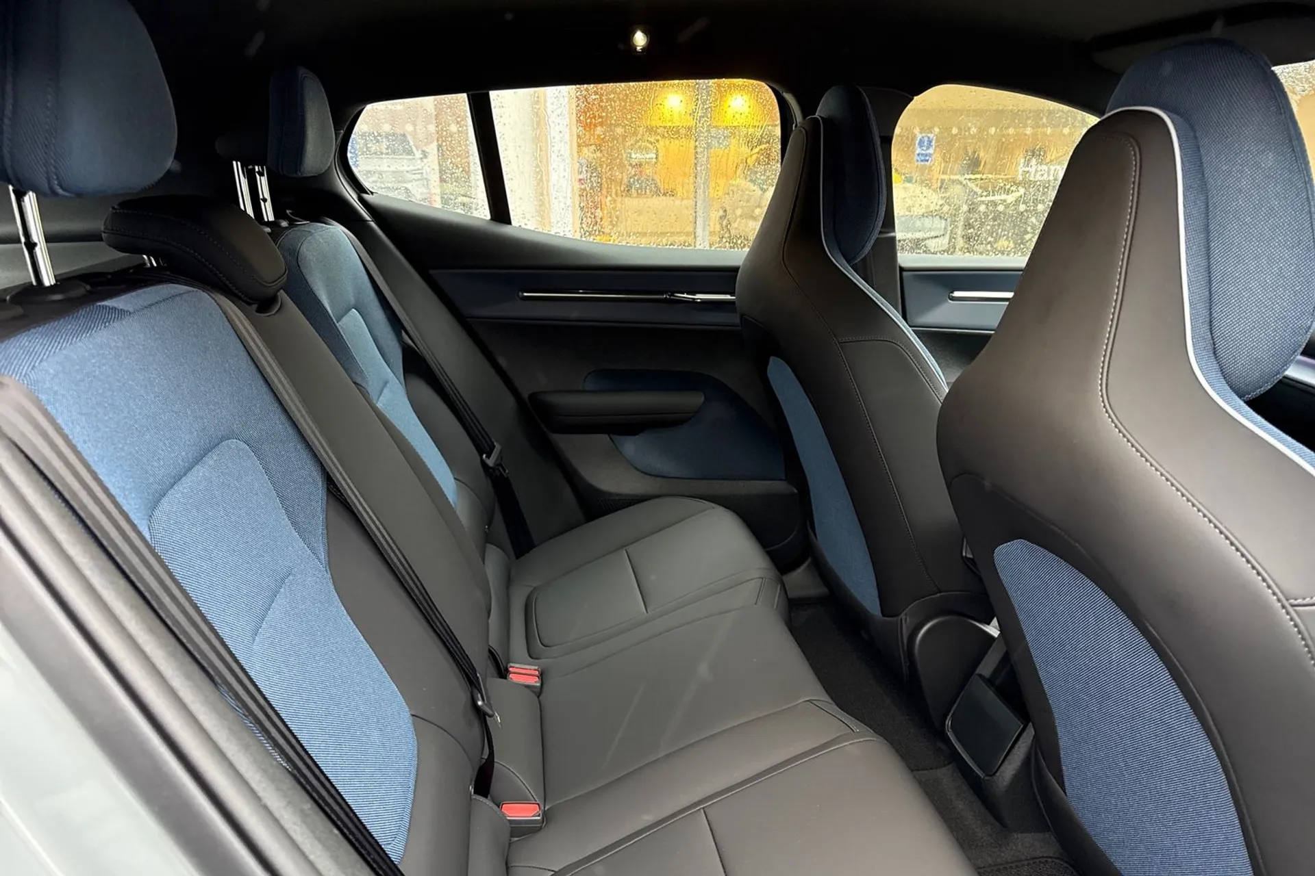 Volvo EX30 thumbnail image number 23