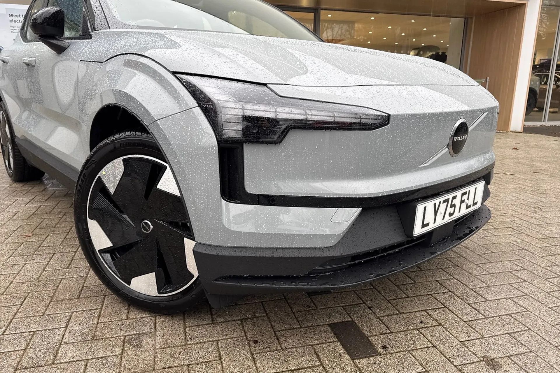 Volvo EX30 thumbnail image number 7