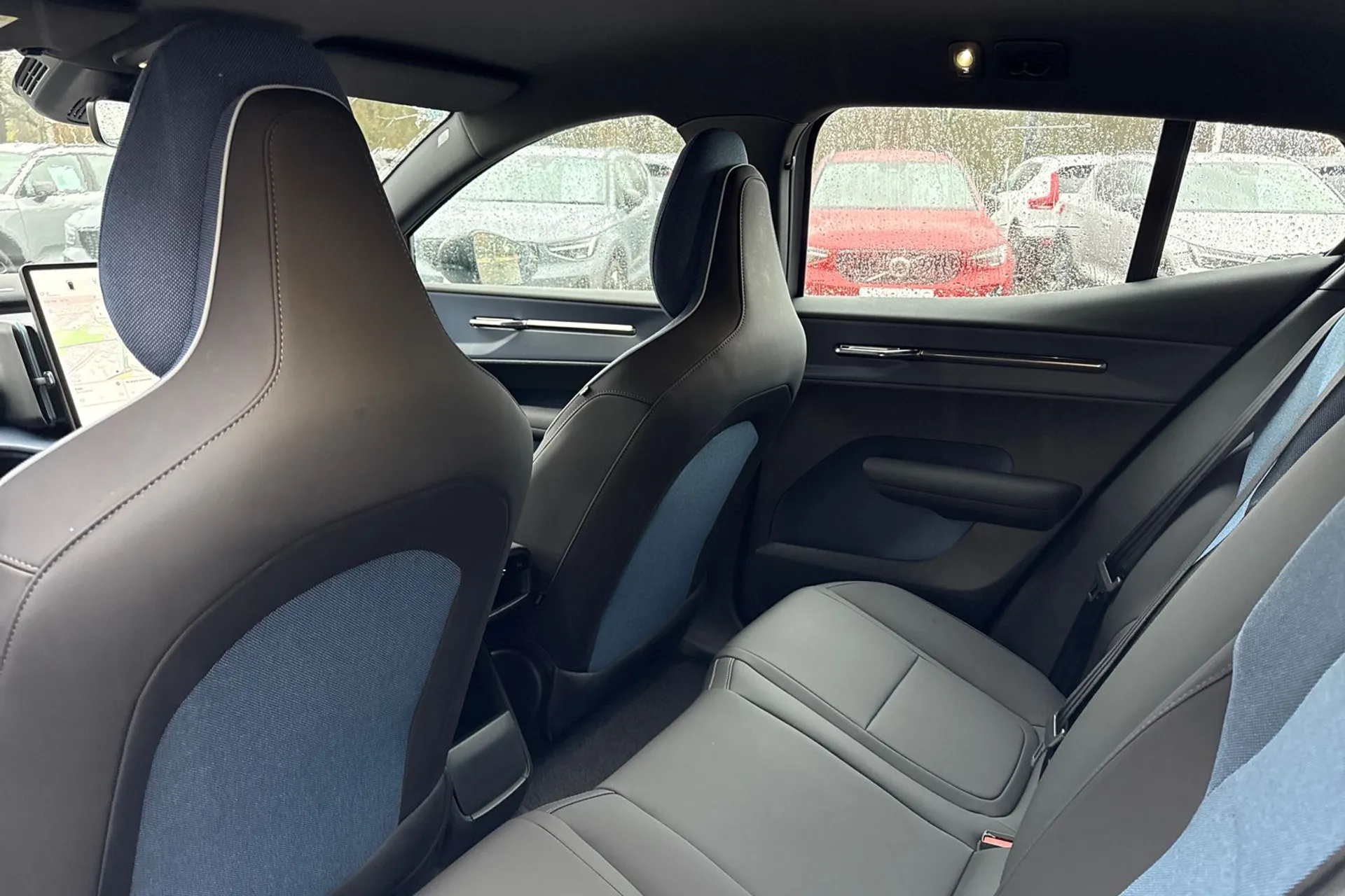 Volvo EX30 thumbnail image number 31