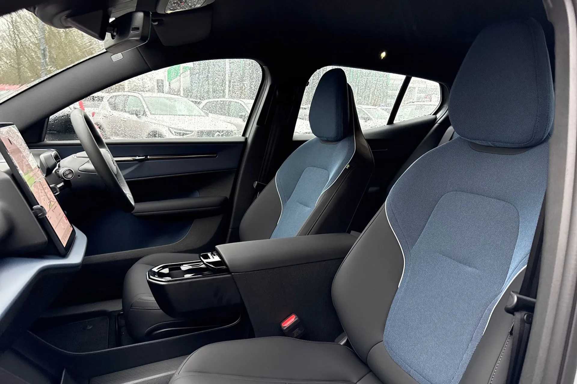 Volvo EX30 thumbnail image number 28