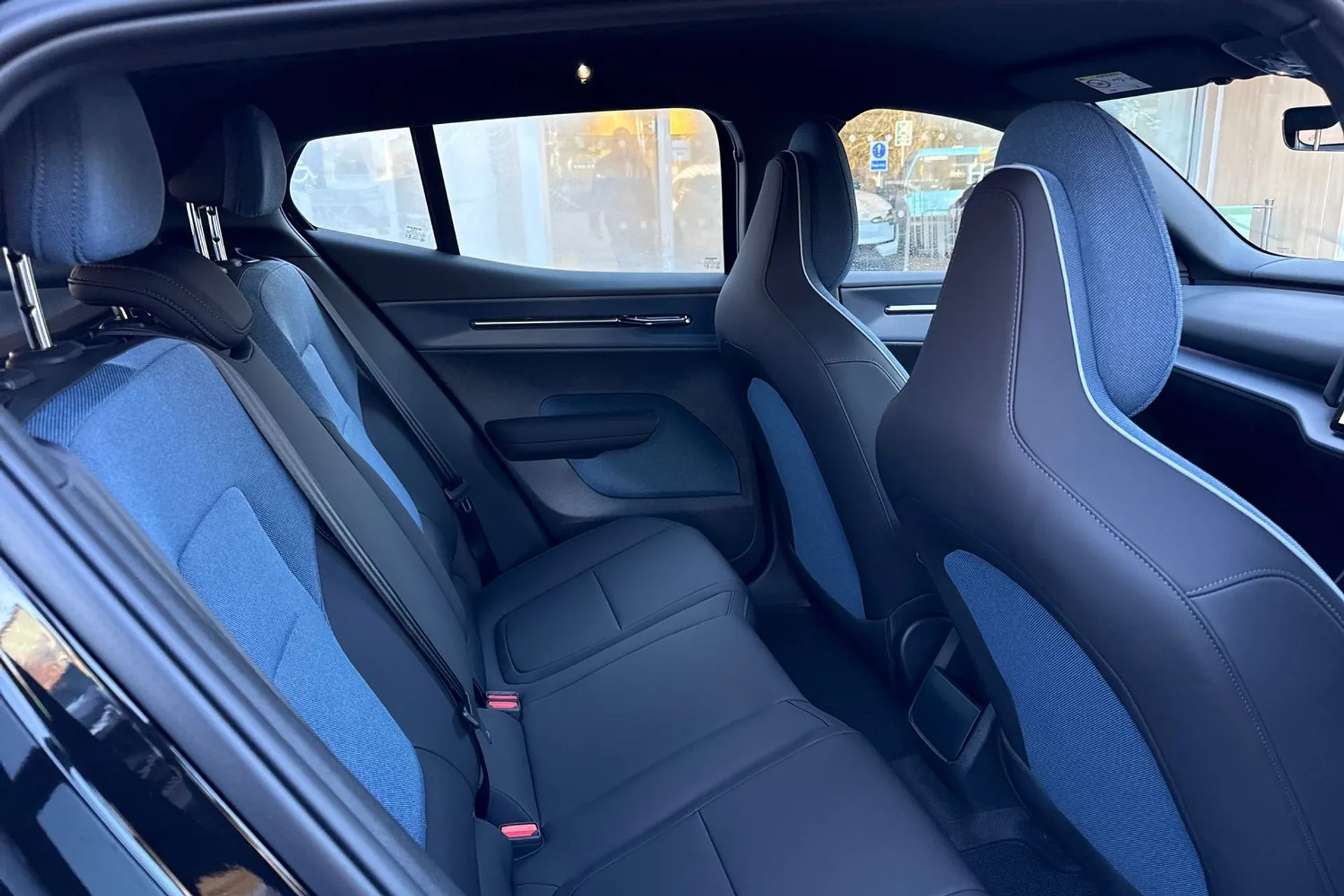 Volvo EX30 thumbnail image number 23