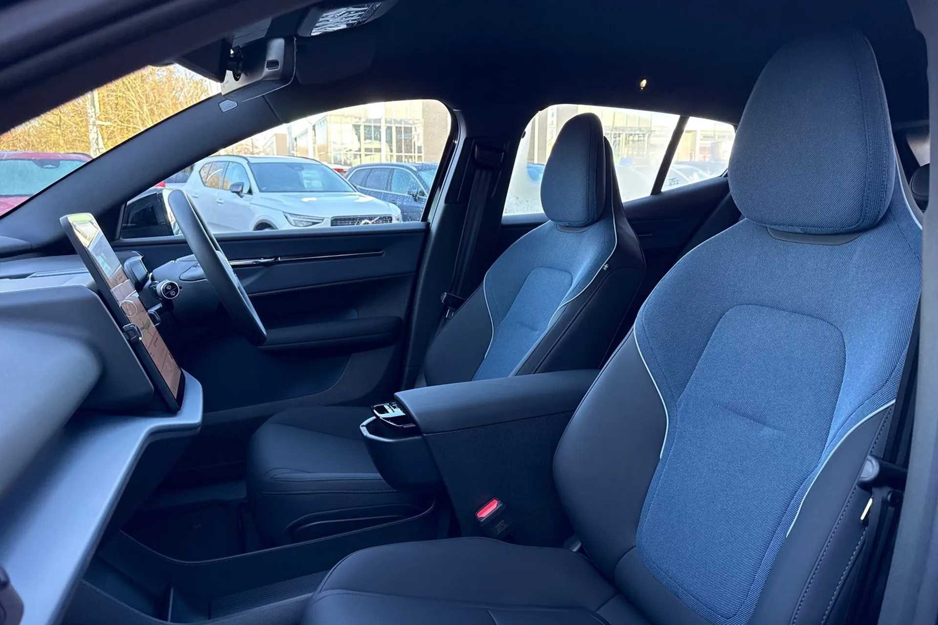 Volvo EX30 thumbnail image number 28