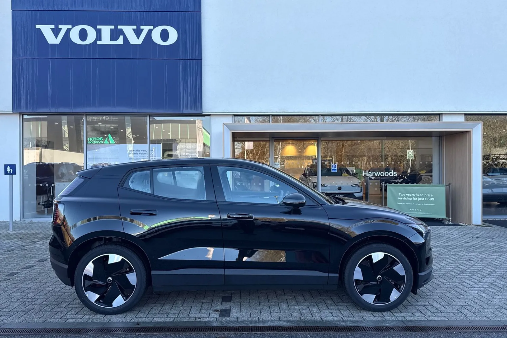 Volvo EX30 thumbnail image number 2